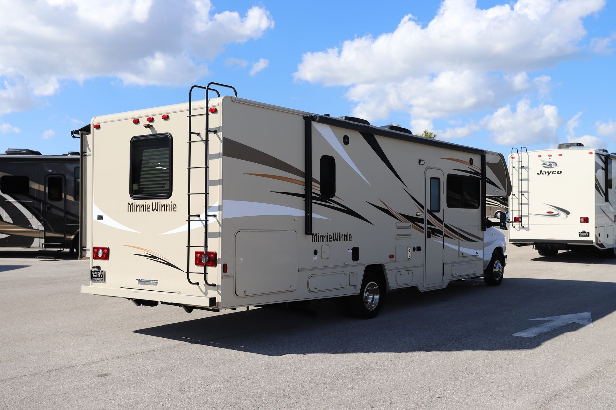 Used 2019 Winnebago Minnie Winnie 31G Class C  For Sale