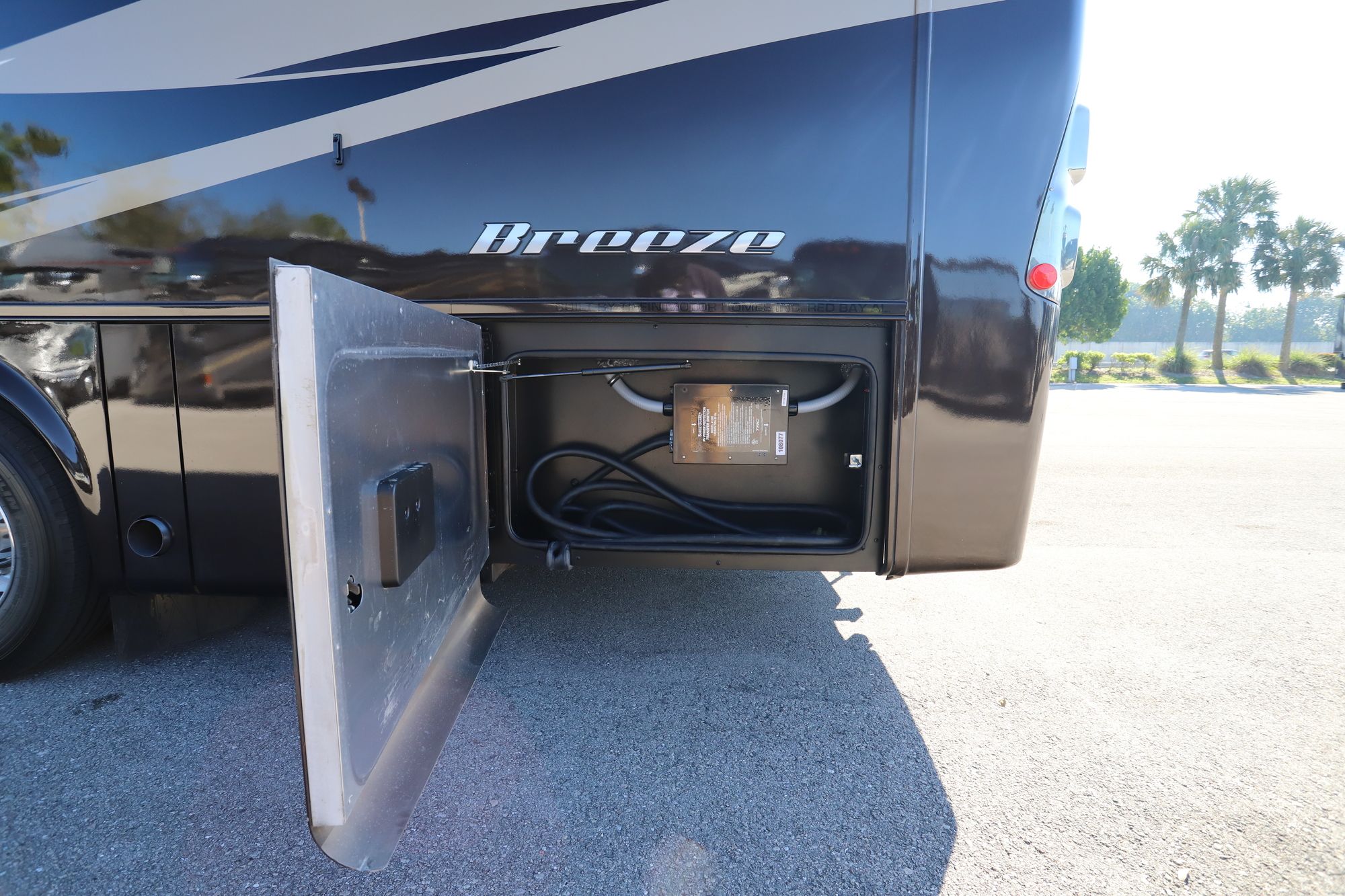 Used 2017 Tiffin Motor Homes Breeze 32BR Class A  For Sale