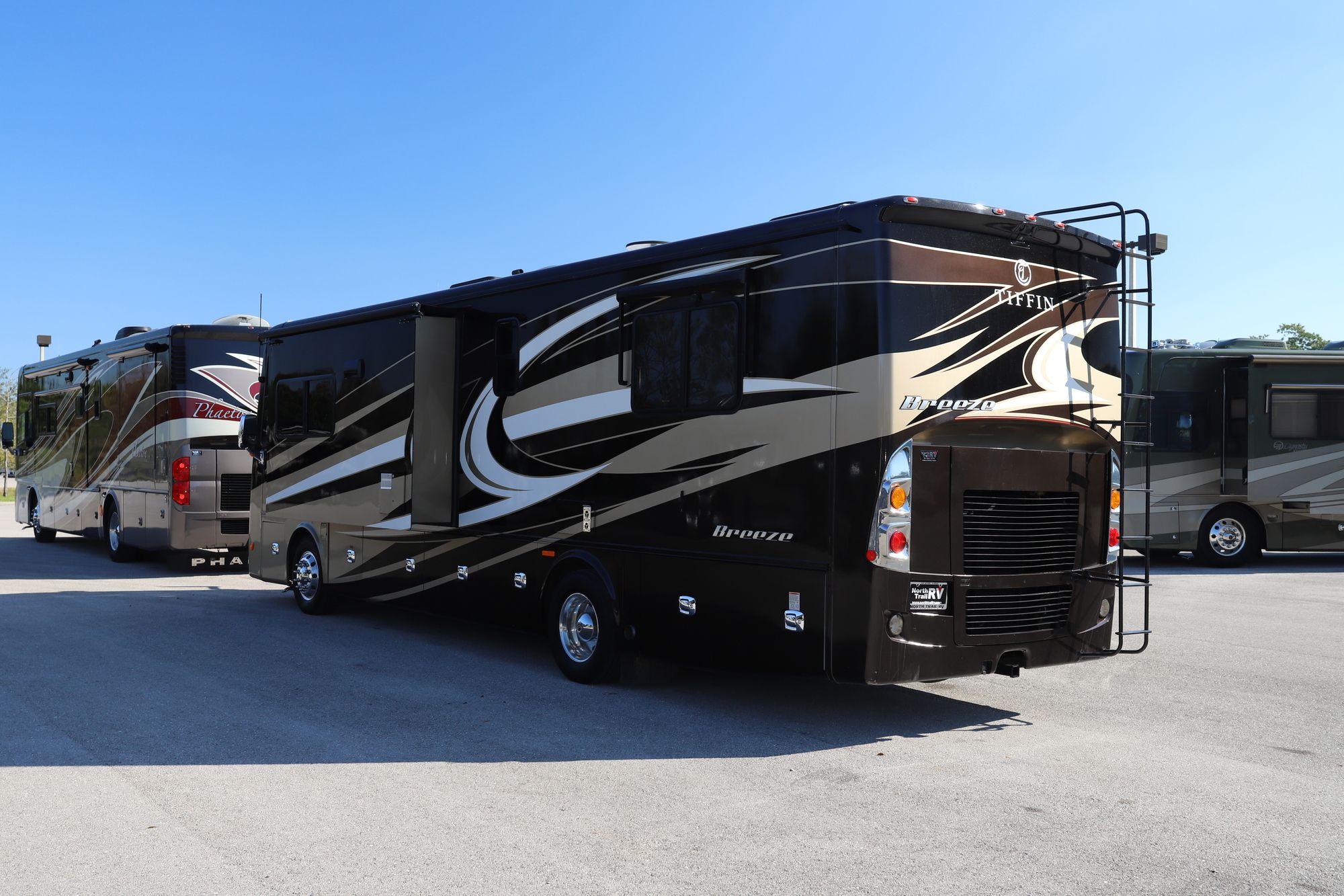 Used 2017 Tiffin Motor Homes Breeze 32BR Class A  For Sale