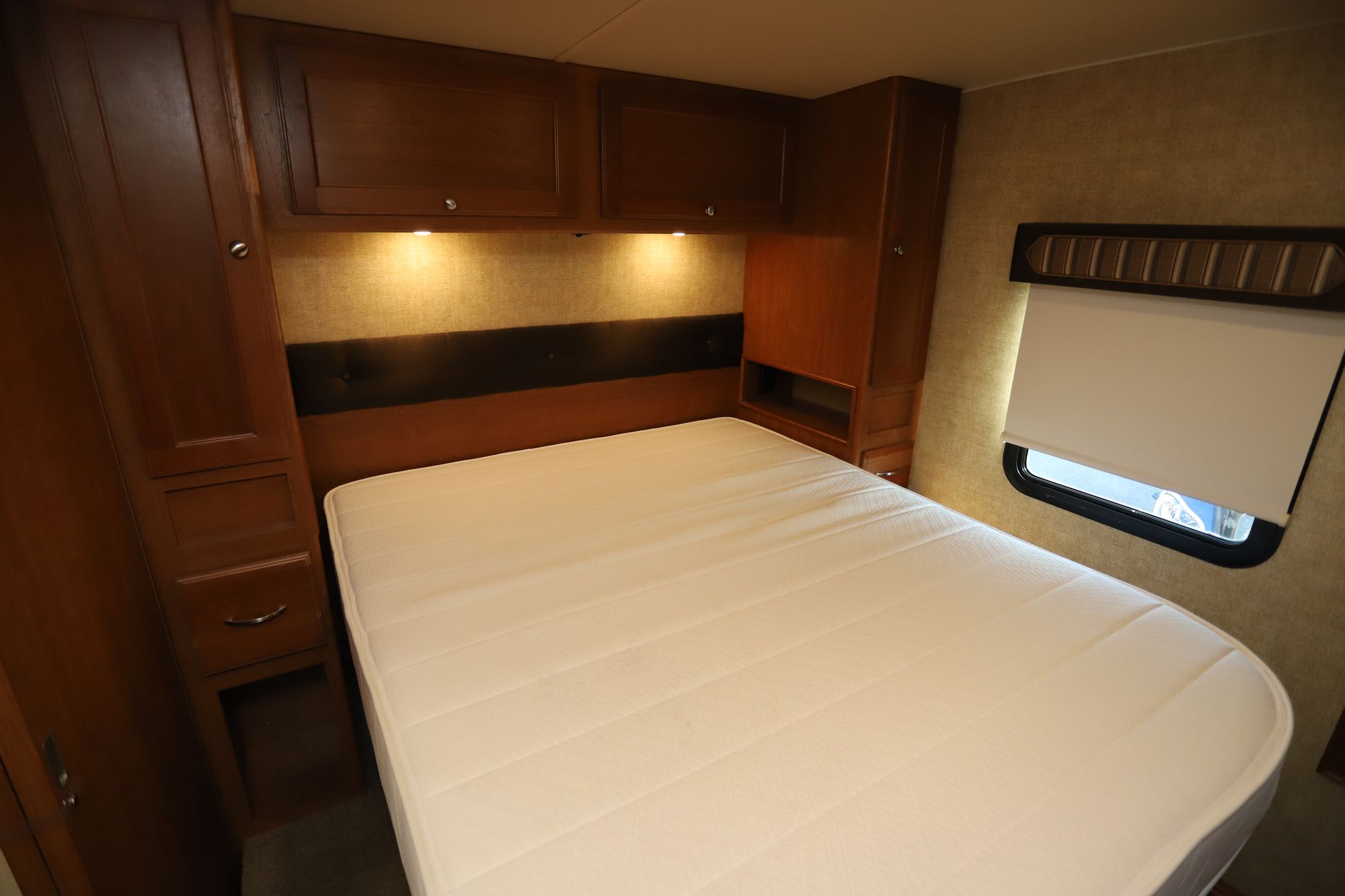 Used 2017 Winnebago Sunstar 29VE Class A  For Sale