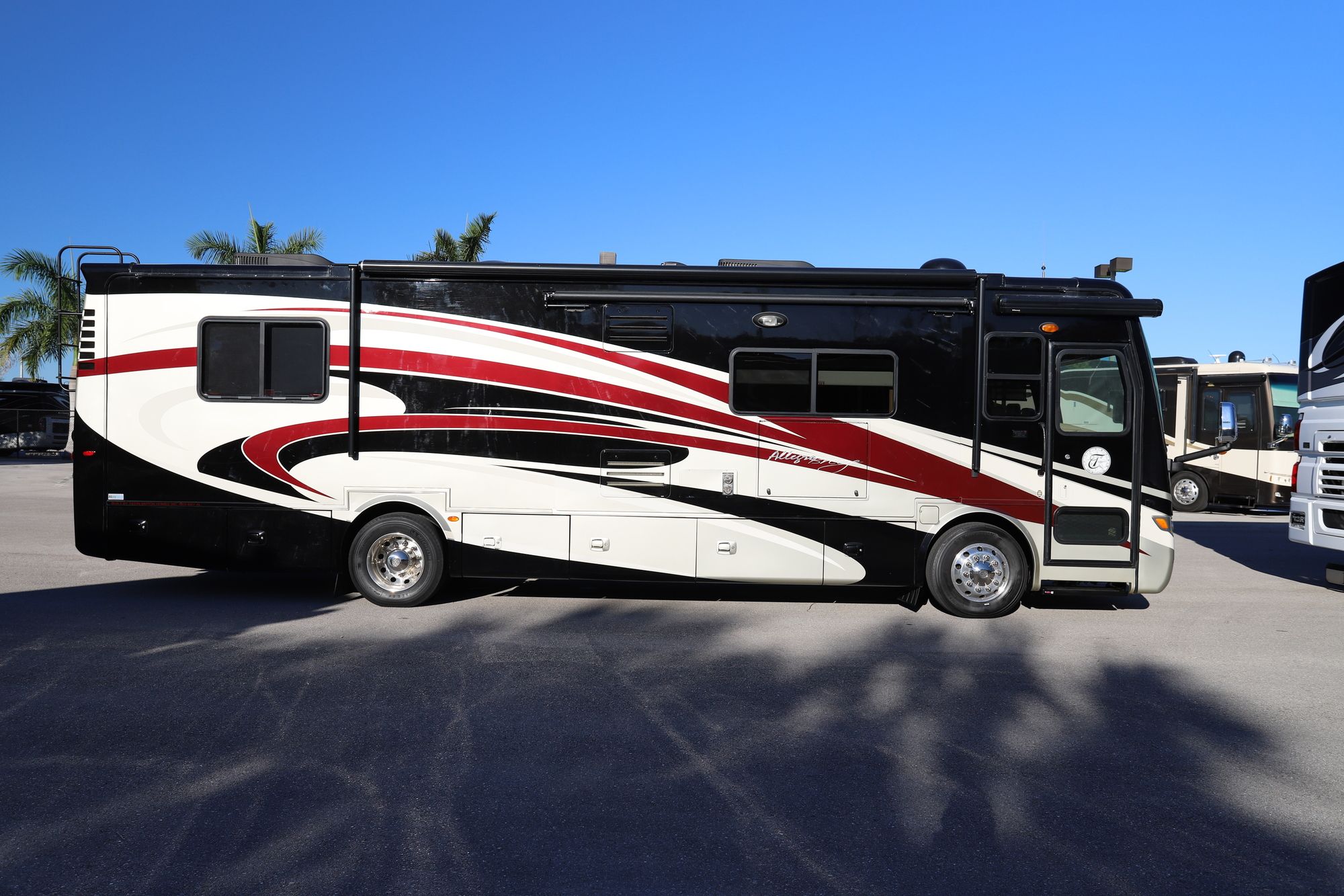 Used 2014 Tiffin Motor Homes Breeze 32BR Class A  For Sale