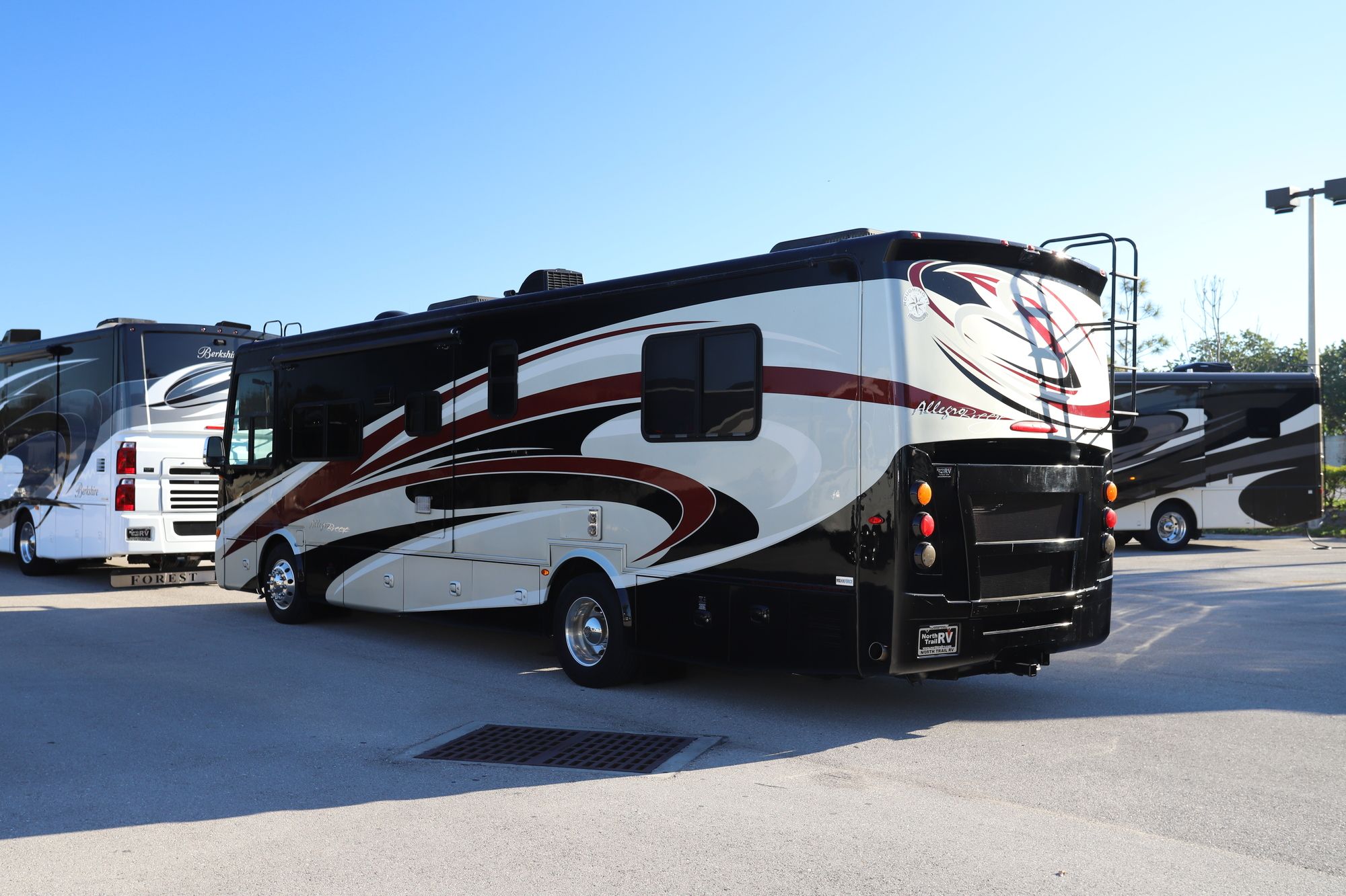 Used 2014 Tiffin Motor Homes Breeze 32BR Class A  For Sale