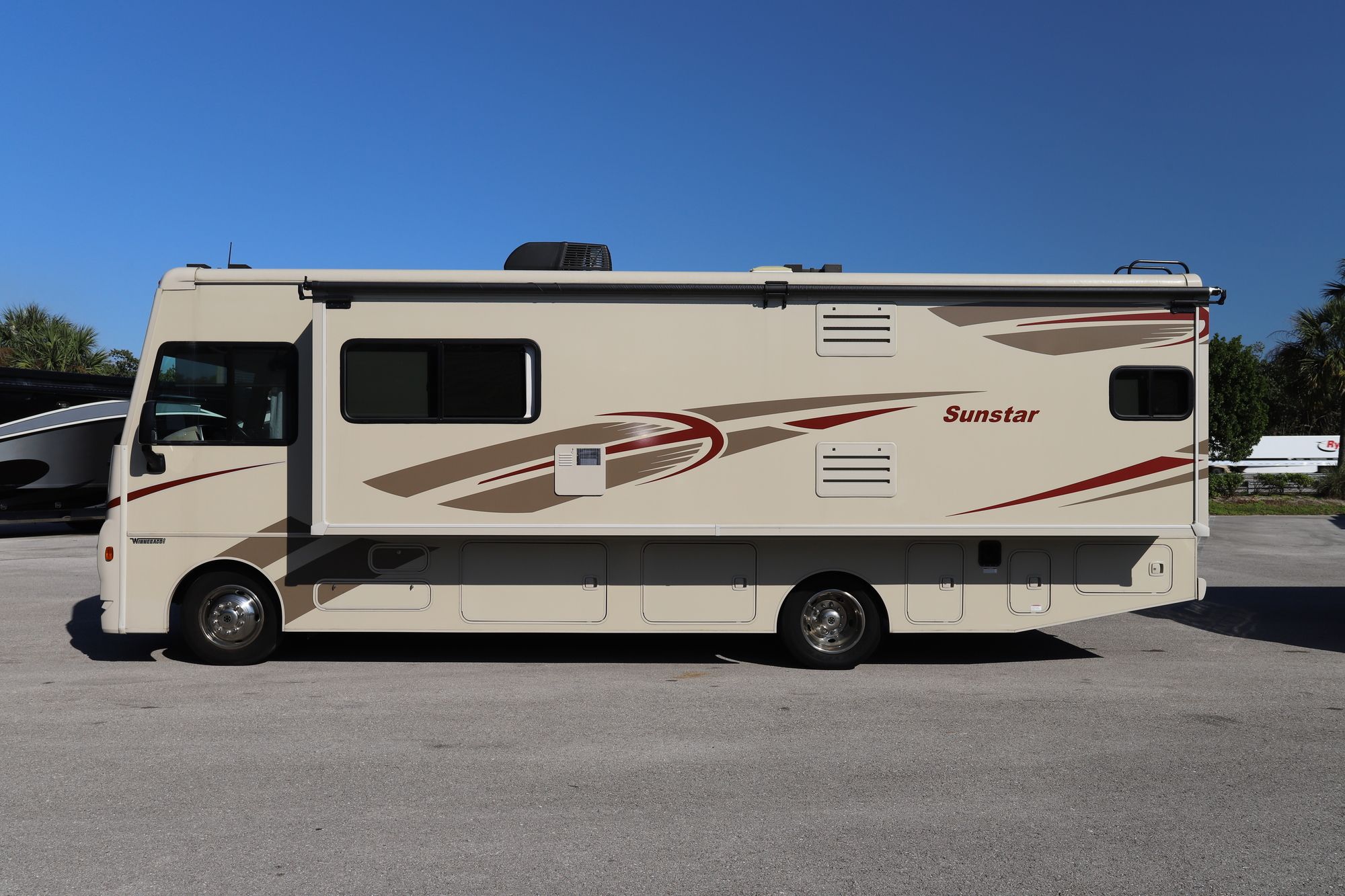 Used 2017 Winnebago Sunstar 29VE Class A  For Sale