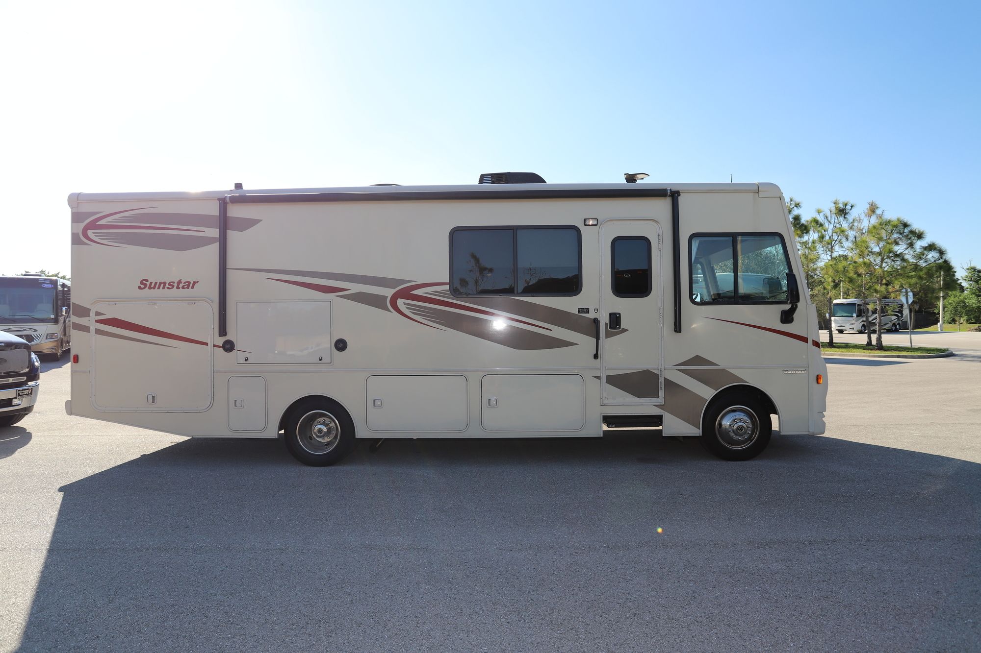 Used 2017 Winnebago Sunstar 29VE Class A  For Sale