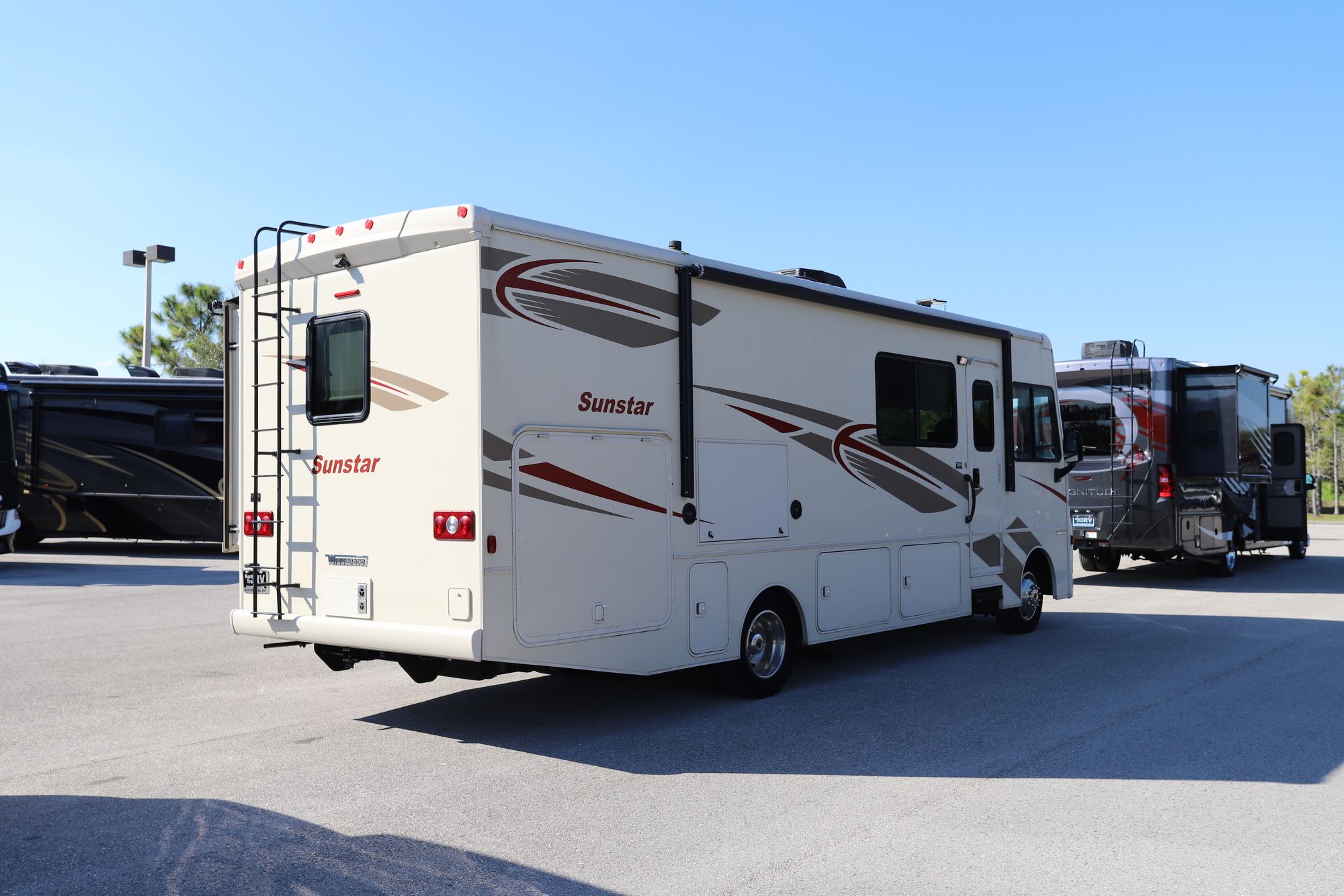 Used 2017 Winnebago Sunstar 29VE Class A  For Sale