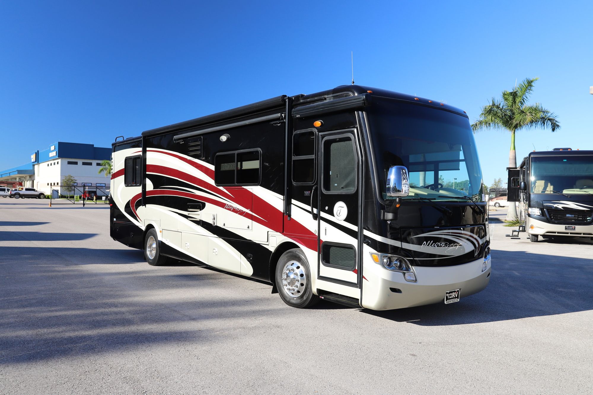 Used 2014 Tiffin Motor Homes Breeze 32BR Class A  For Sale