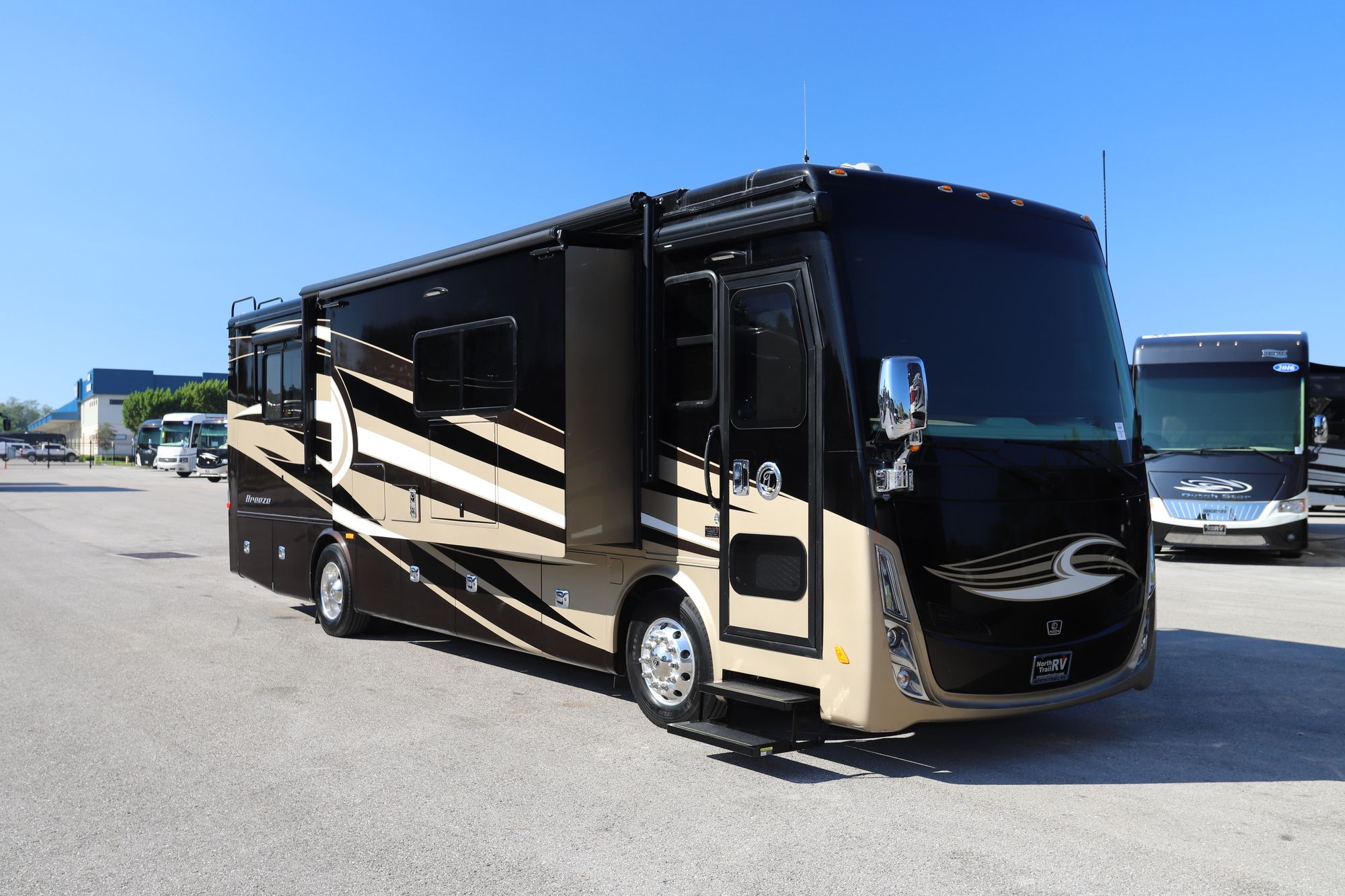 Used 2017 Tiffin Motor Homes Breeze 32BR Class A  For Sale