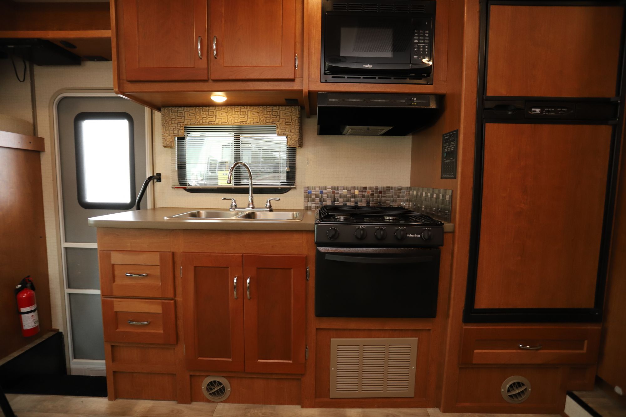 Used 2017 Winnebago Minnie Winnie 26A Class C  For Sale