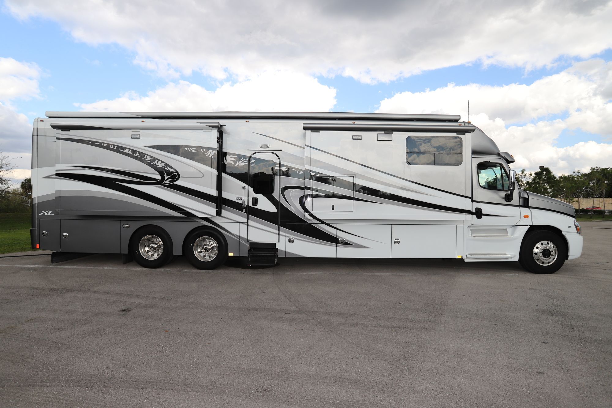 Used 2018 Renegade Rv Xl 45QS Super C  For Sale