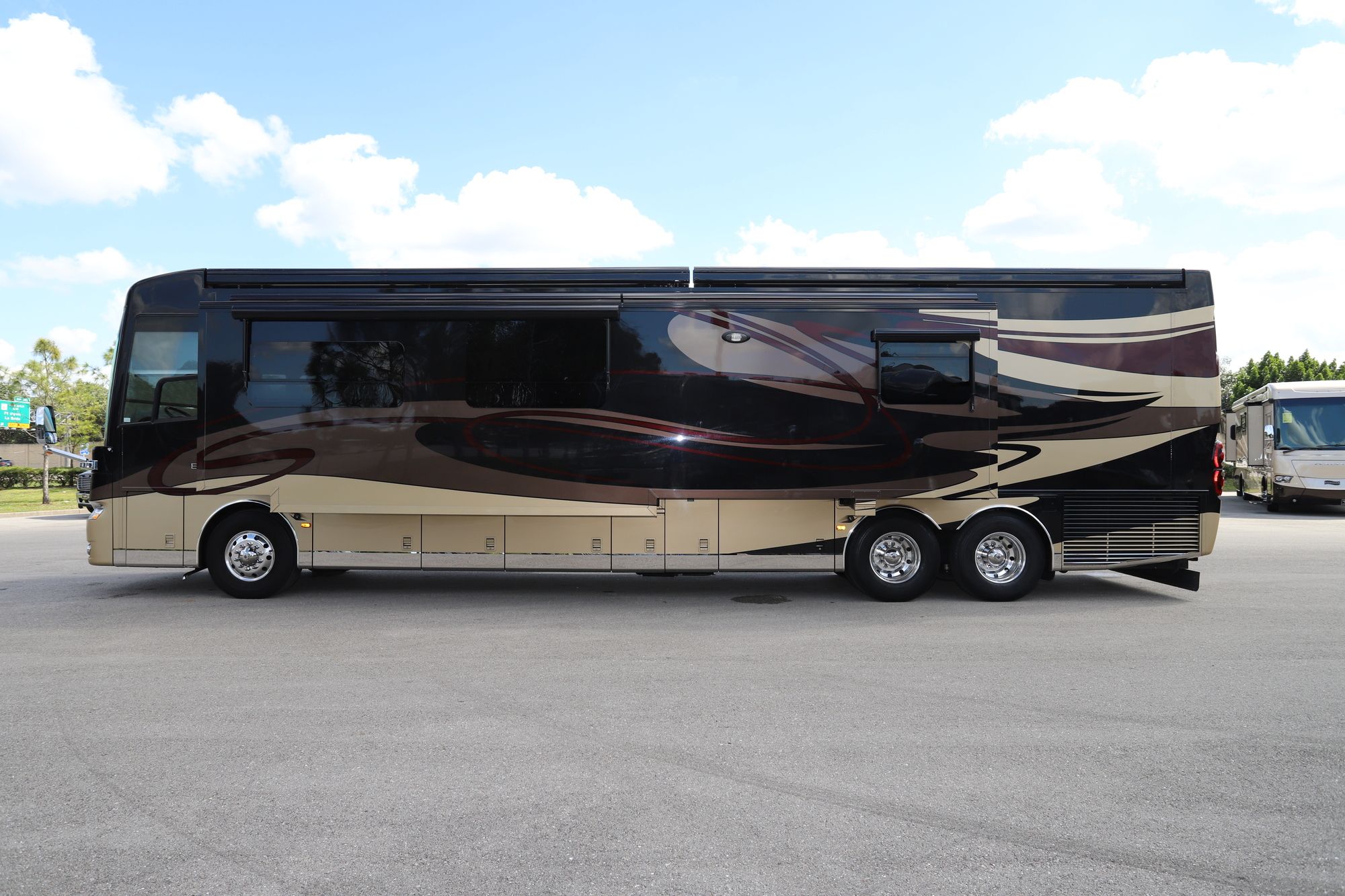 Used 2014 Newmar Essex 4544 Class A  For Sale