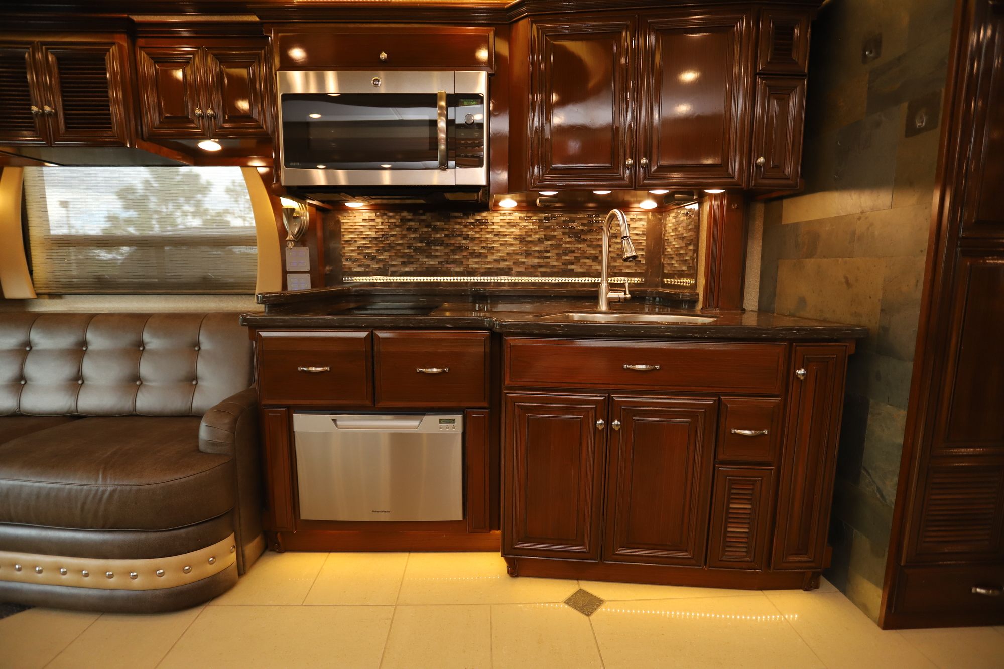 Used 2014 Newmar Essex 4544 Class A  For Sale