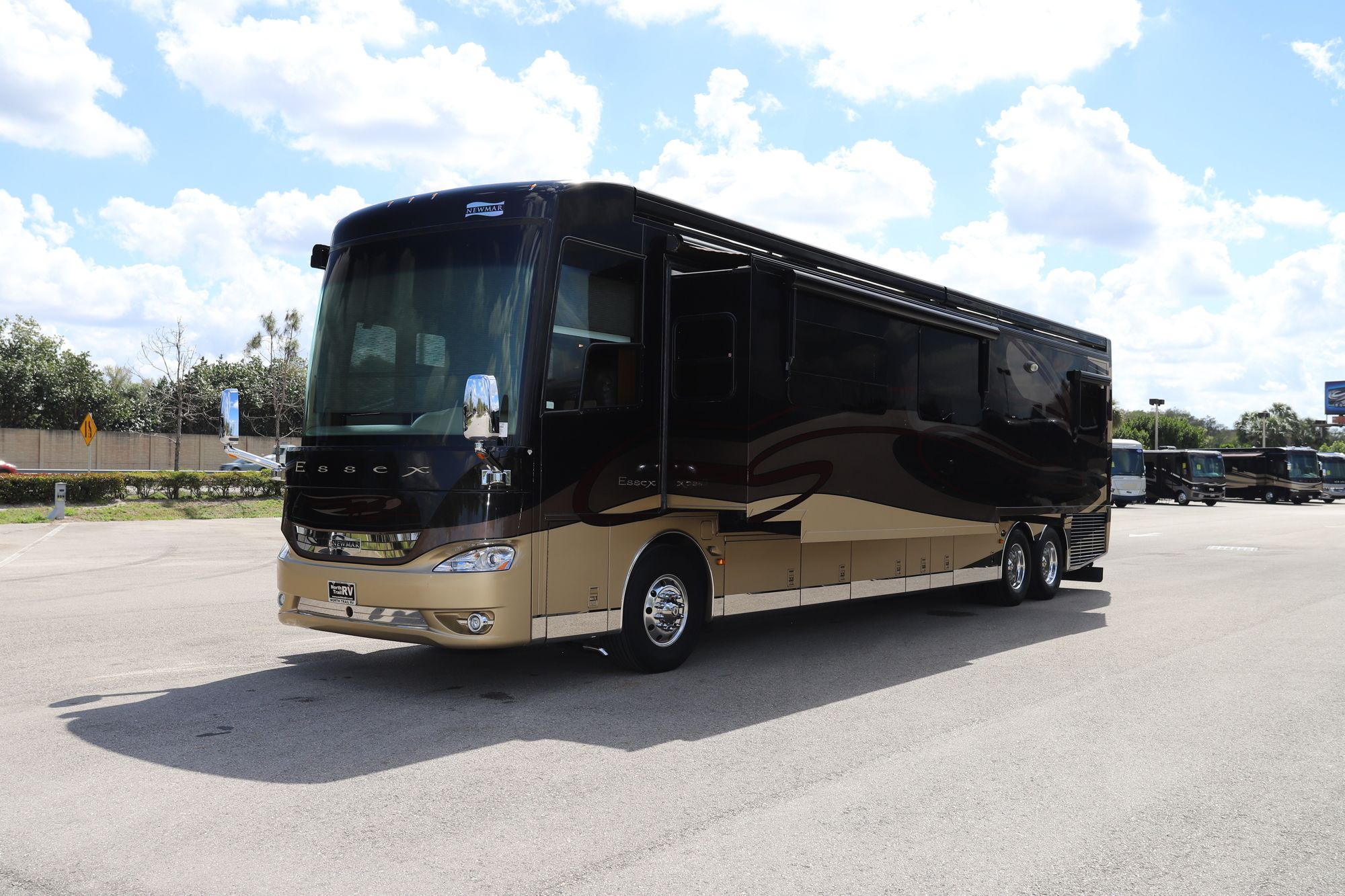 Used 2014 Newmar Essex 4544 Class A  For Sale