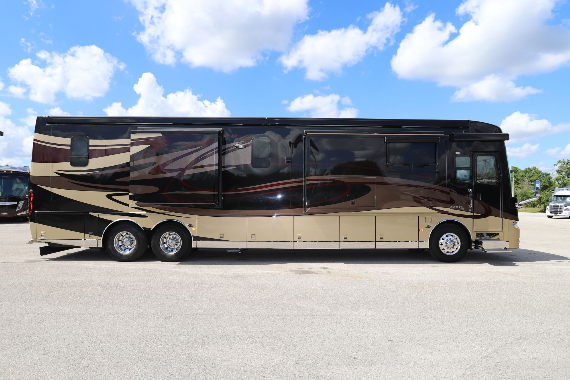 Used 2014 Newmar Essex 4544 Class A  For Sale