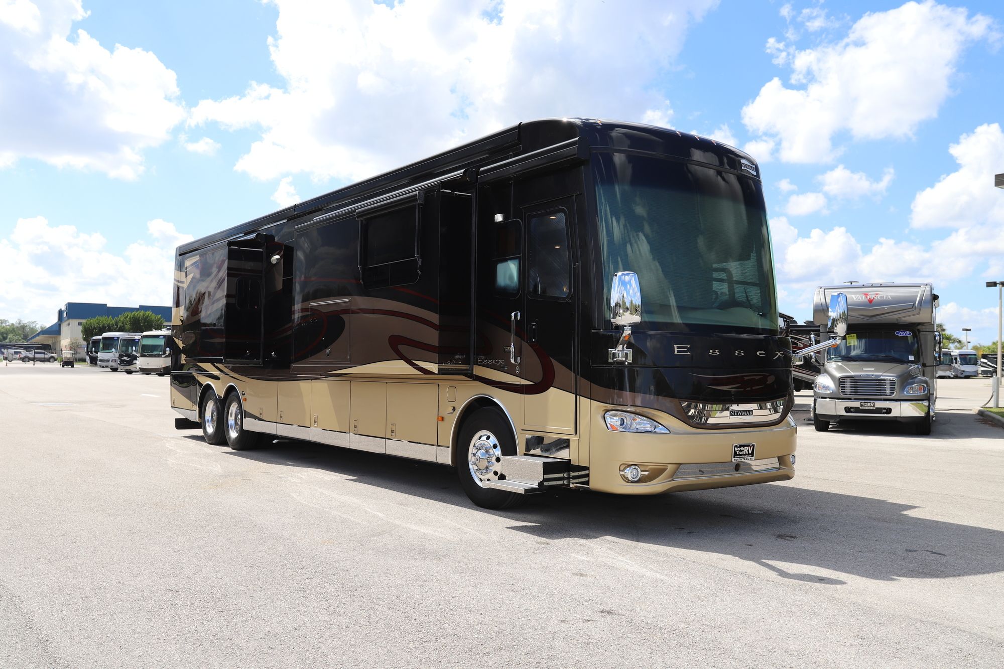 Used 2014 Newmar Essex 4544 Class A  For Sale