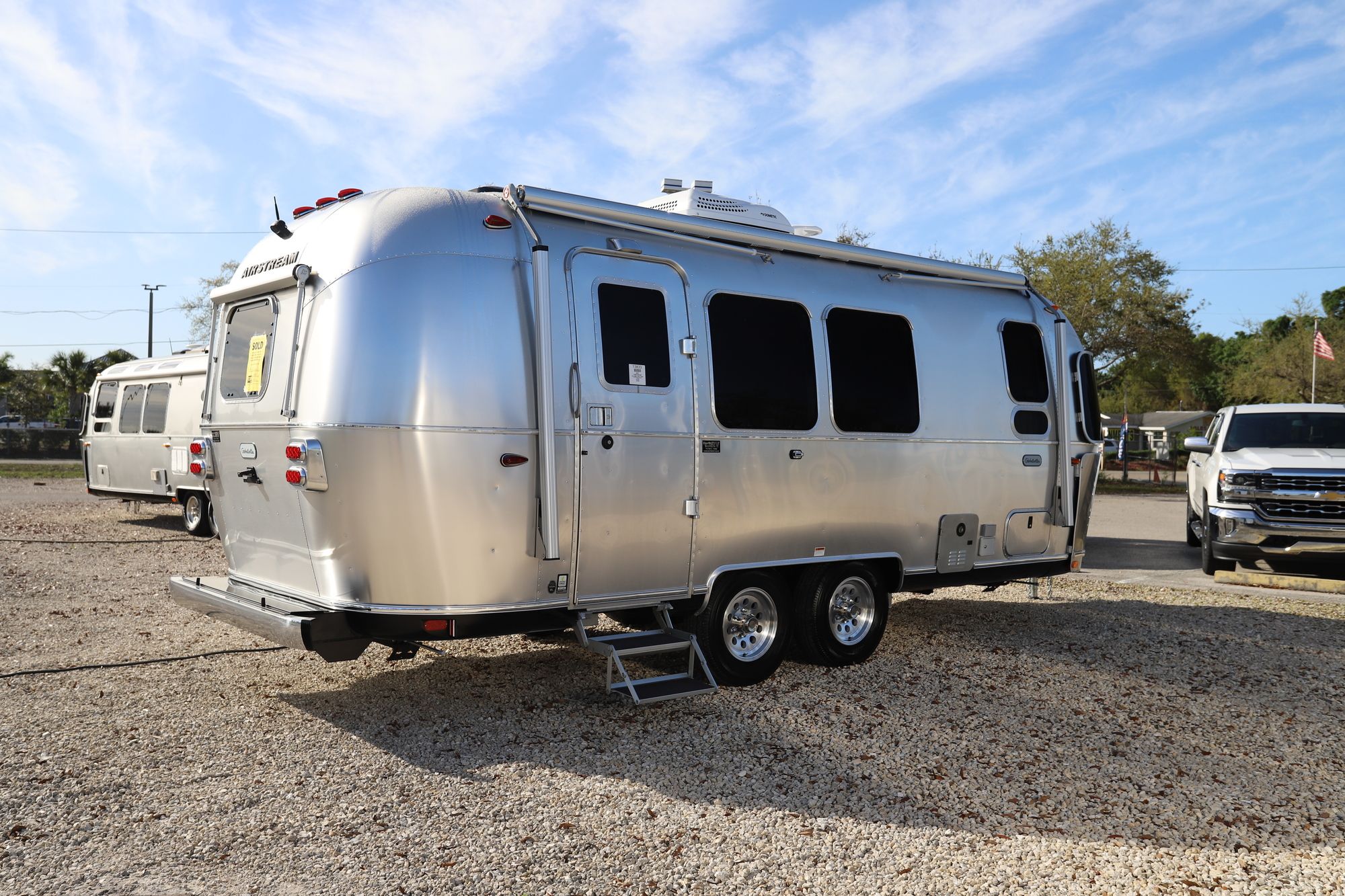 New 2021 Airstream Globetrotter 23FB Travel Trailer  For Sale