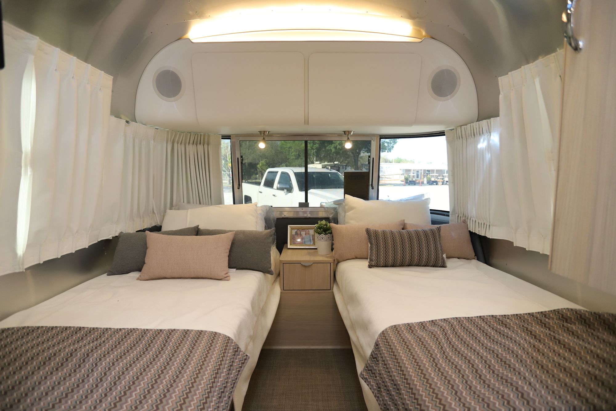 New 2021 Airstream Globetrotter 23FB Travel Trailer  For Sale