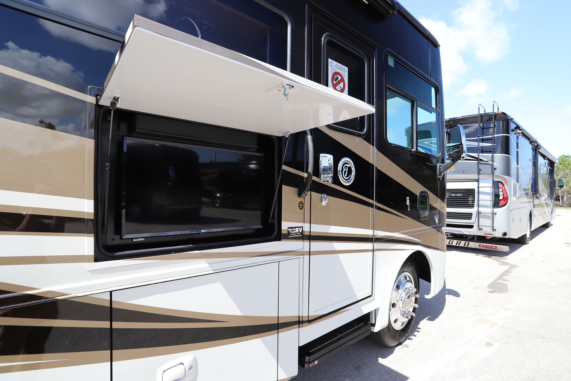 New 2021 Tiffin Motor Homes Allegro 36LA Class A  For Sale