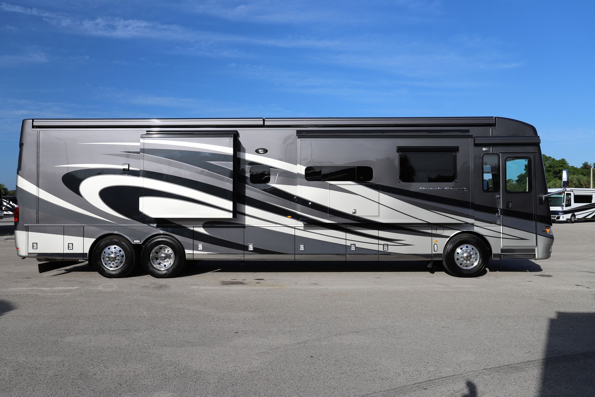 Used 2018 Newmar Dutch Star 4369 Class A  For Sale