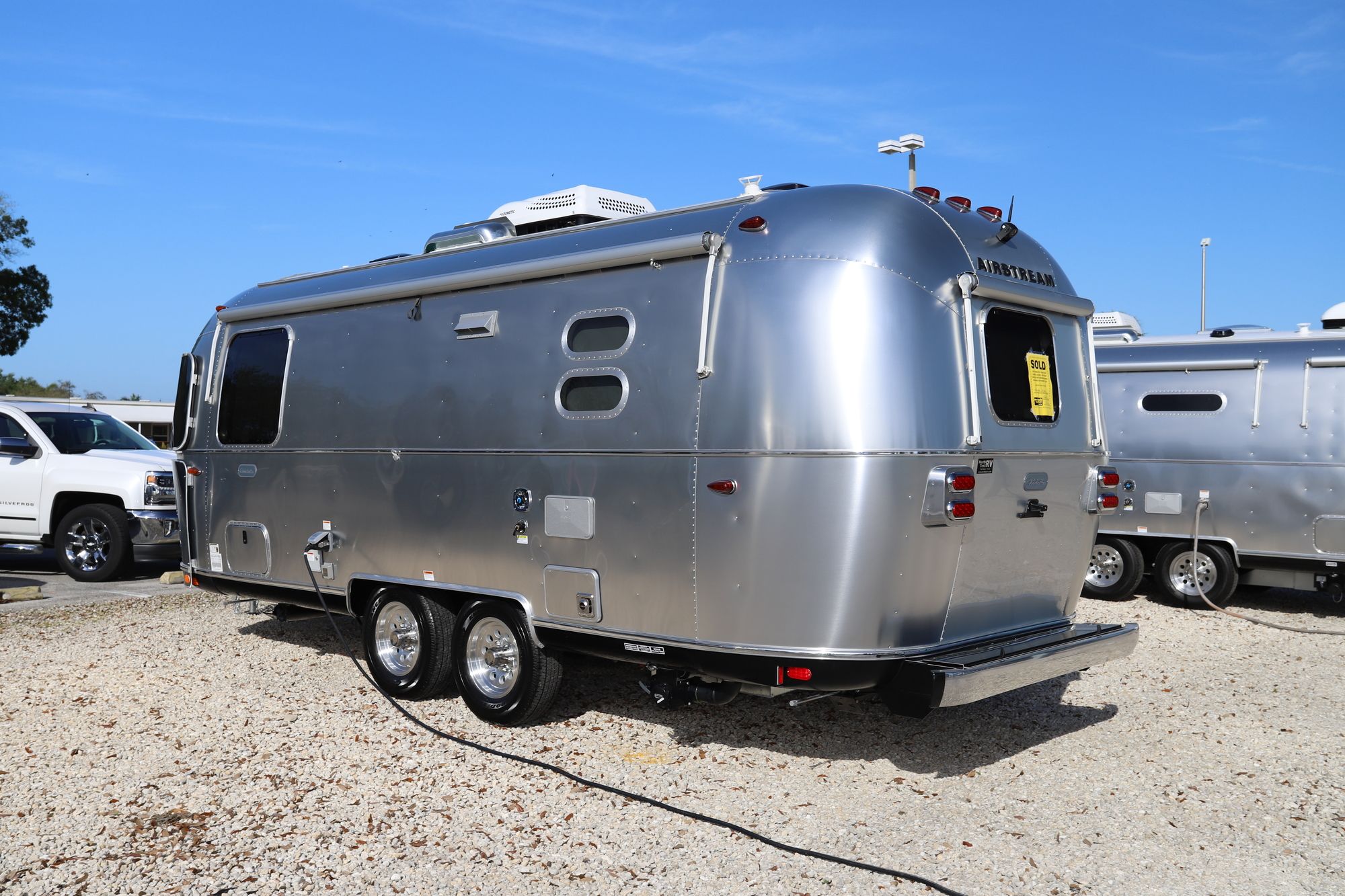 New 2021 Airstream Globetrotter 23FB Travel Trailer  For Sale