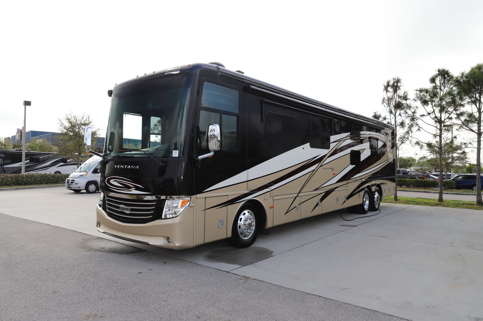 Used 2017 Newmar Ventana 4310 Class A  For Sale