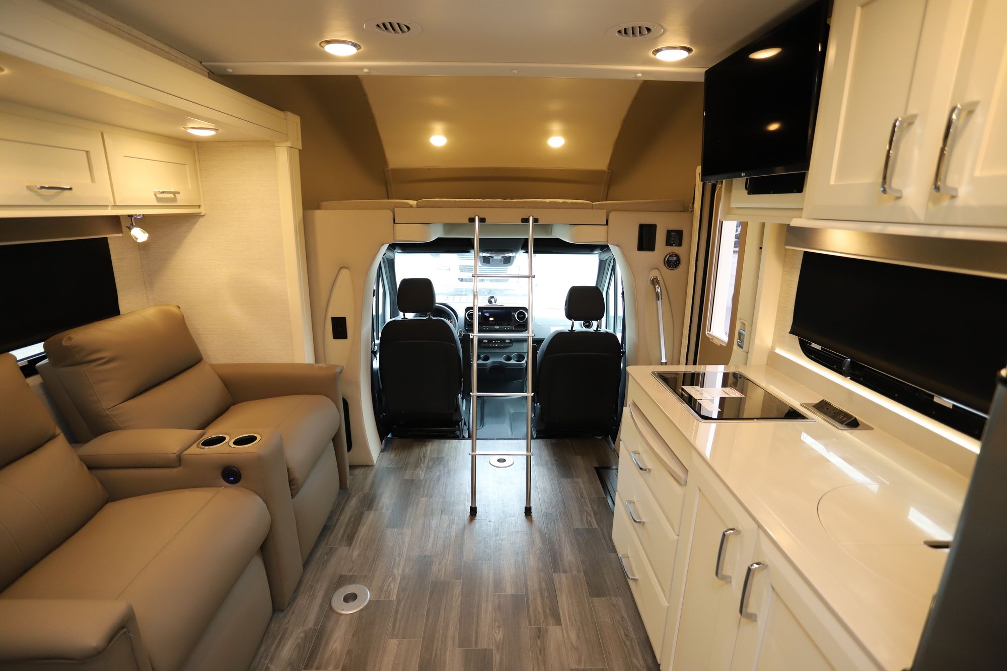 New 2021 Tiffin Motor Homes Wayfarer 25RW Class C  For Sale