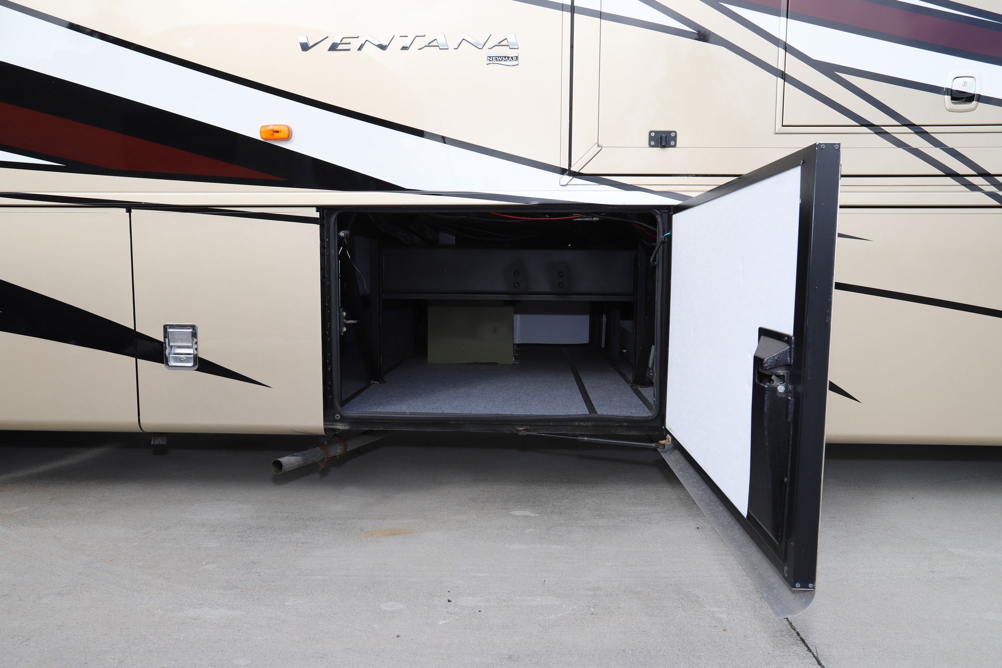 Used 2017 Newmar Ventana 4310 Class A  For Sale