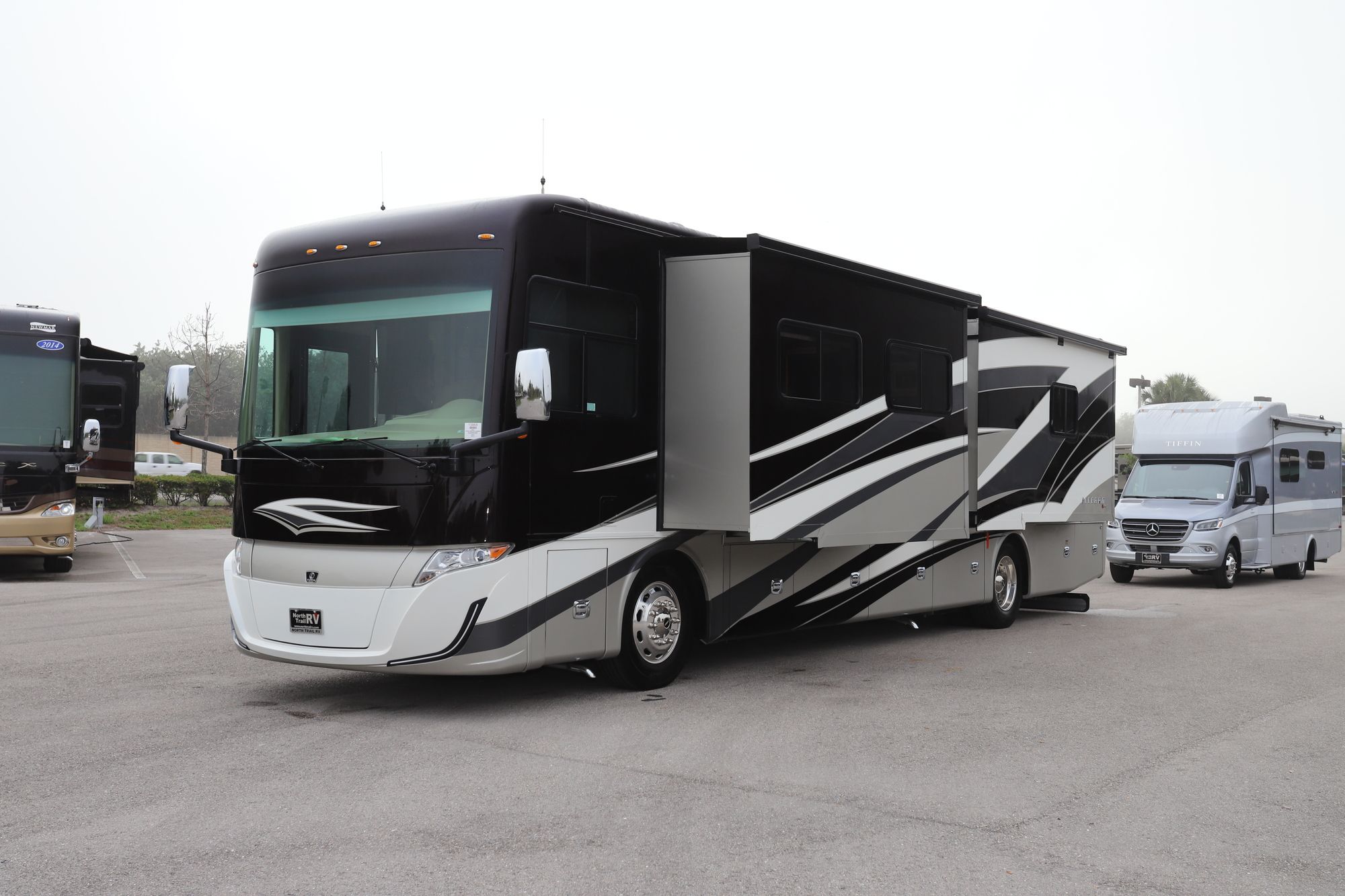 New 2021 Tiffin Motor Homes Allegro Red 37PA Class A  For Sale