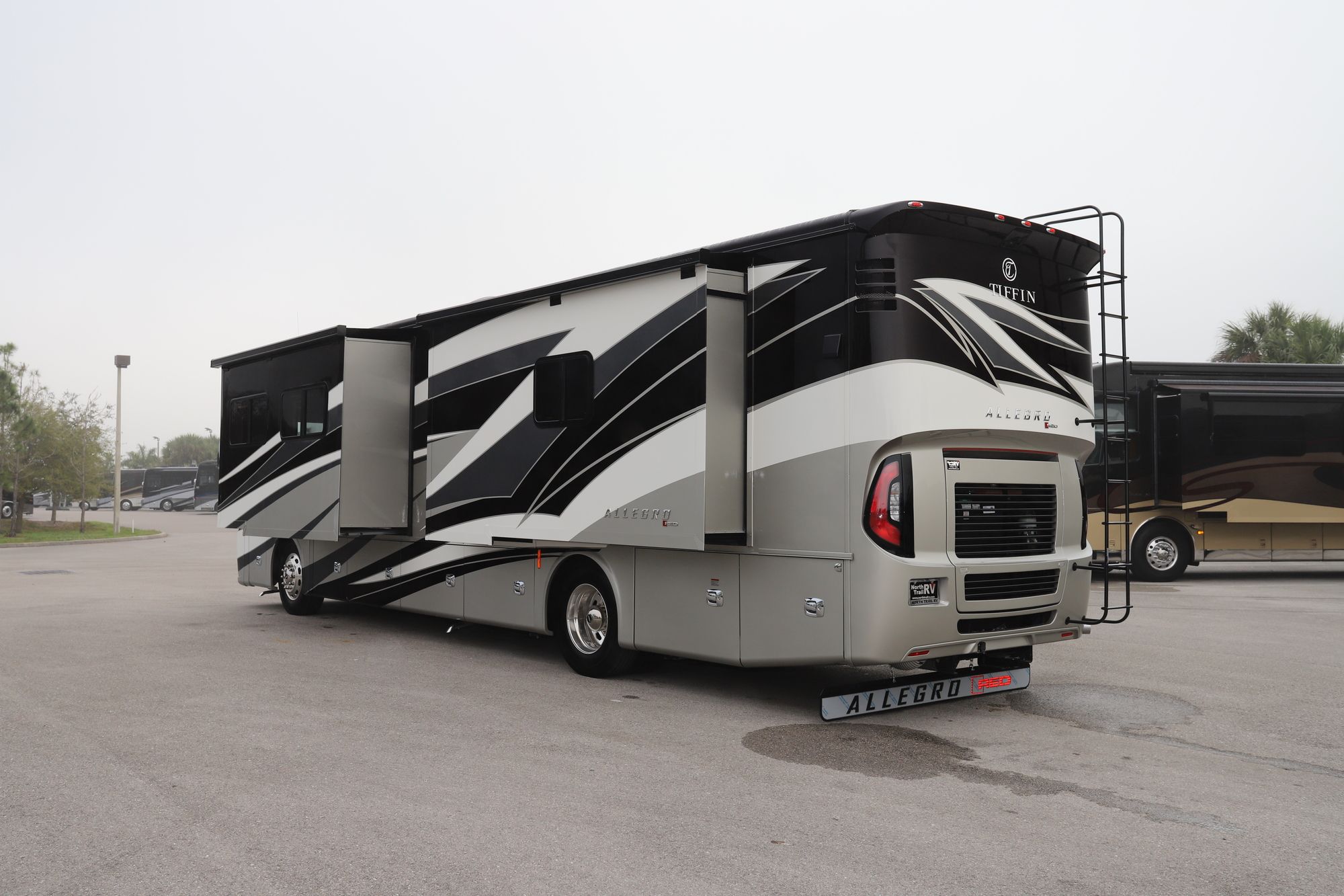 New 2021 Tiffin Motor Homes Allegro Red 37PA Class A  For Sale