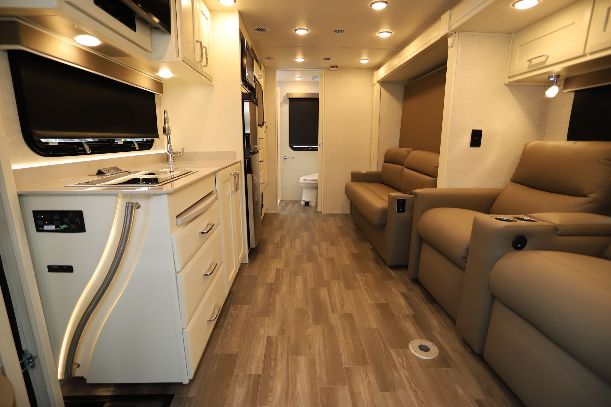 New 2021 Tiffin Motor Homes Wayfarer 25RW Class C  For Sale