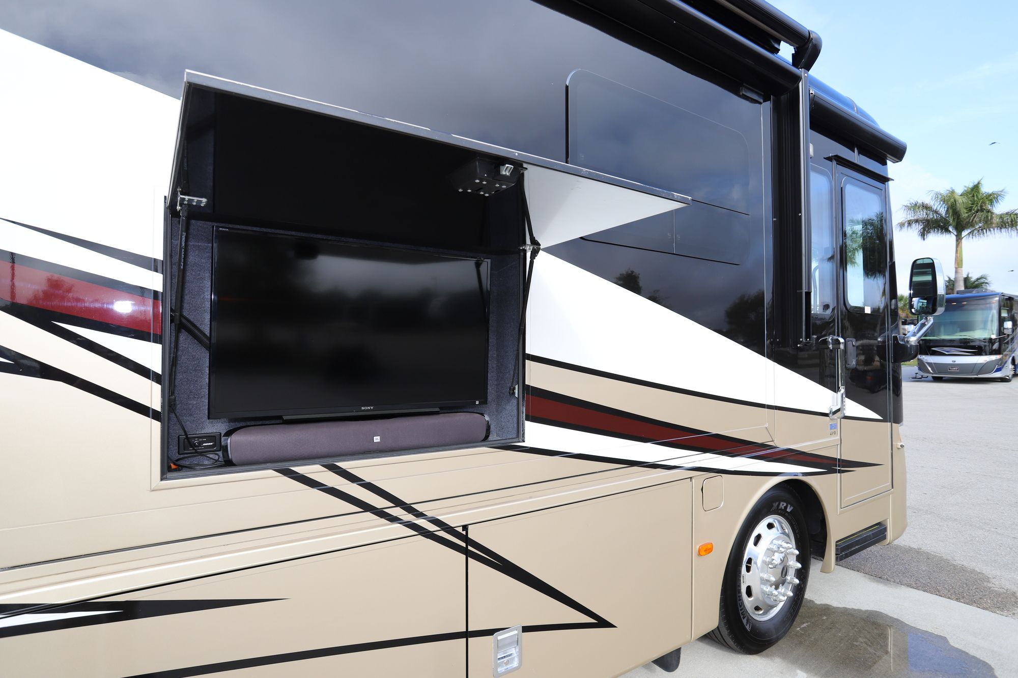 Used 2017 Newmar Ventana 4310 Class A  For Sale