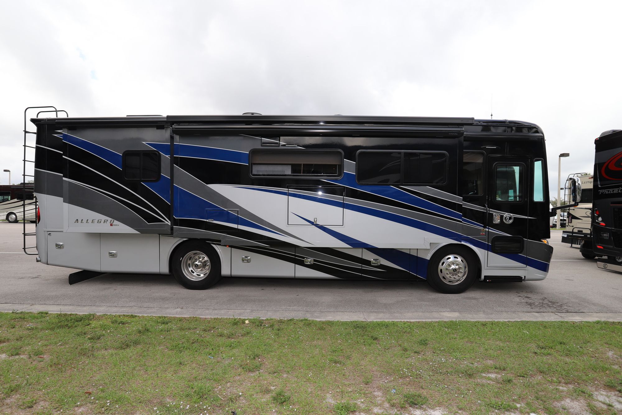 Used 2021 Tiffin Motor Homes Allegro Red 33AA Class A  For Sale