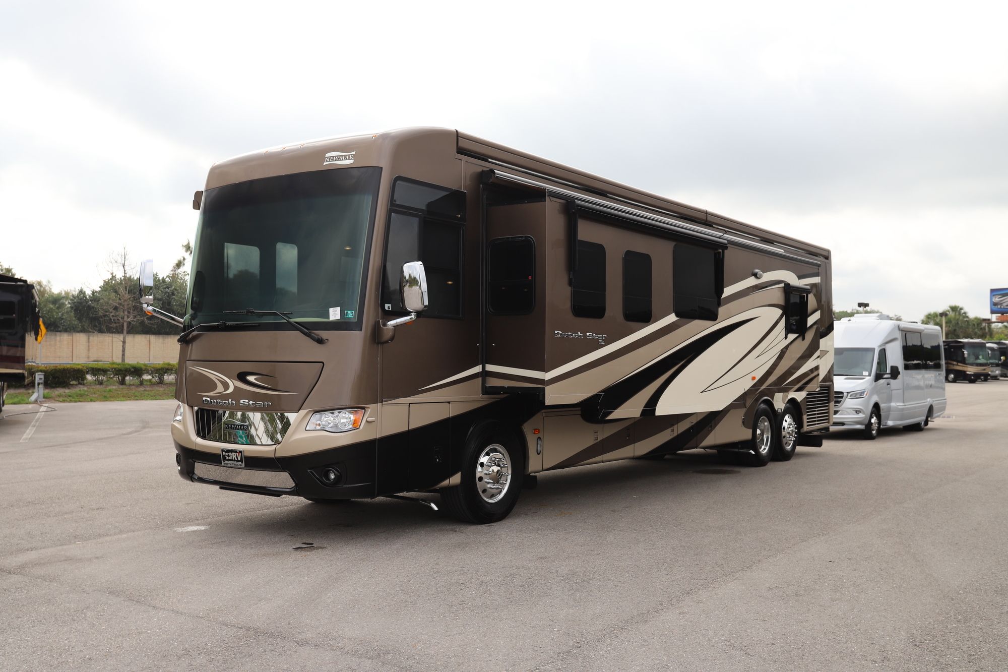 Used 2017 Newmar Dutch Star 4369 Class A  For Sale