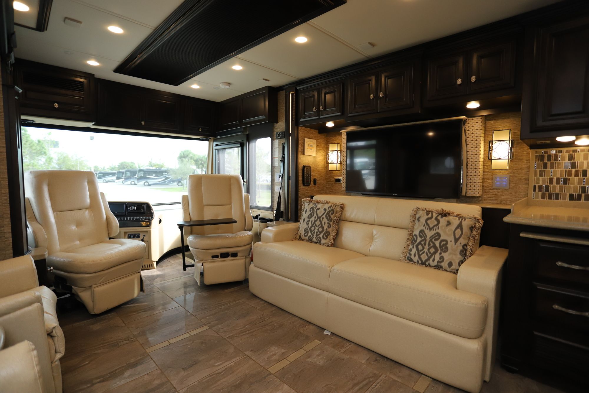 Used 2017 Newmar Dutch Star 4369 Class A  For Sale