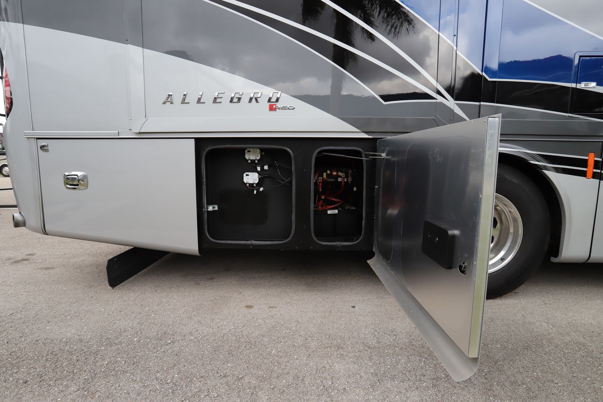 Used 2021 Tiffin Motor Homes Allegro Red 33AA Class A  For Sale