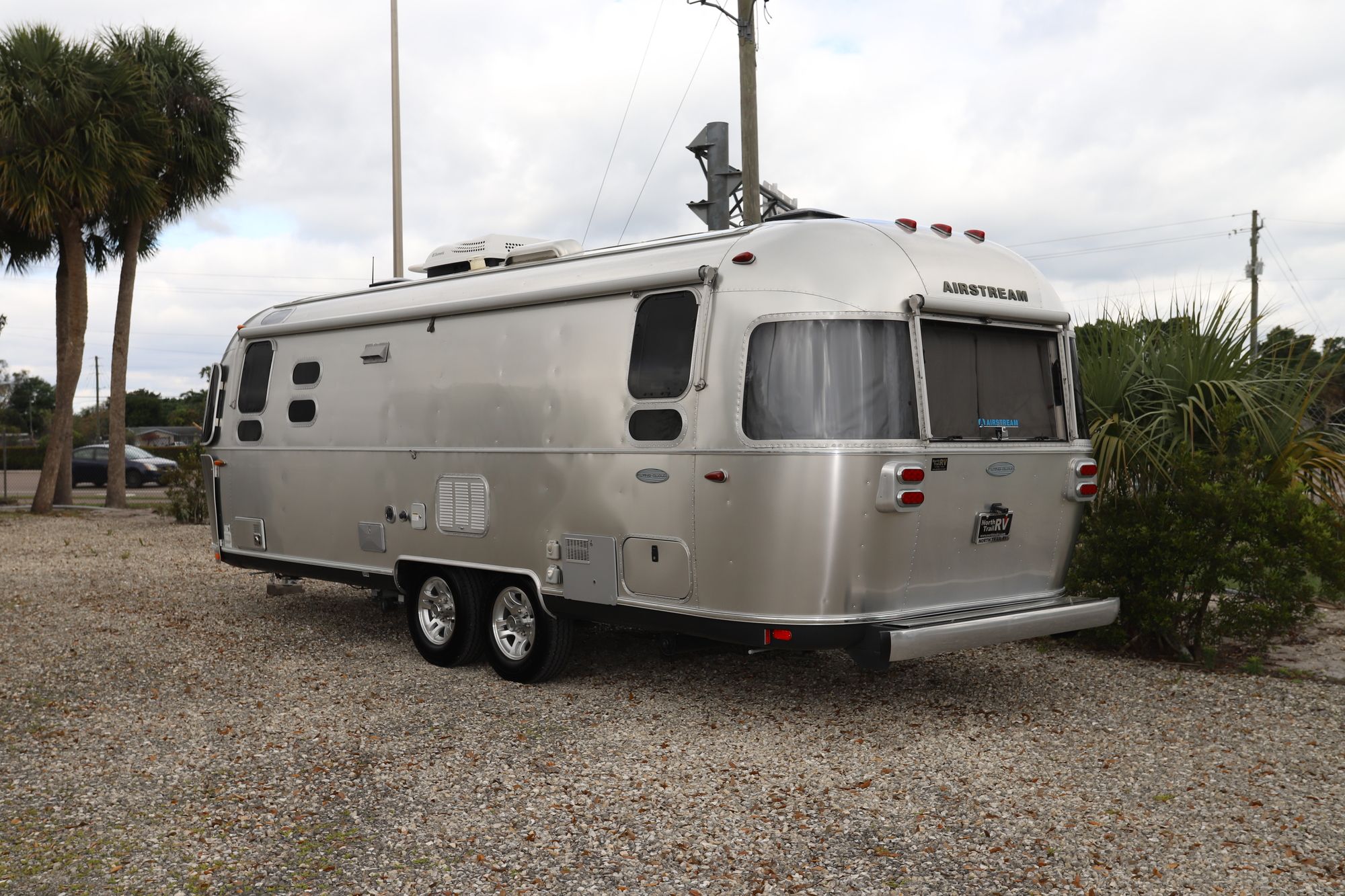 Used 2016 Airstream Flying Cloud 26U Travel Trailer  For Sale