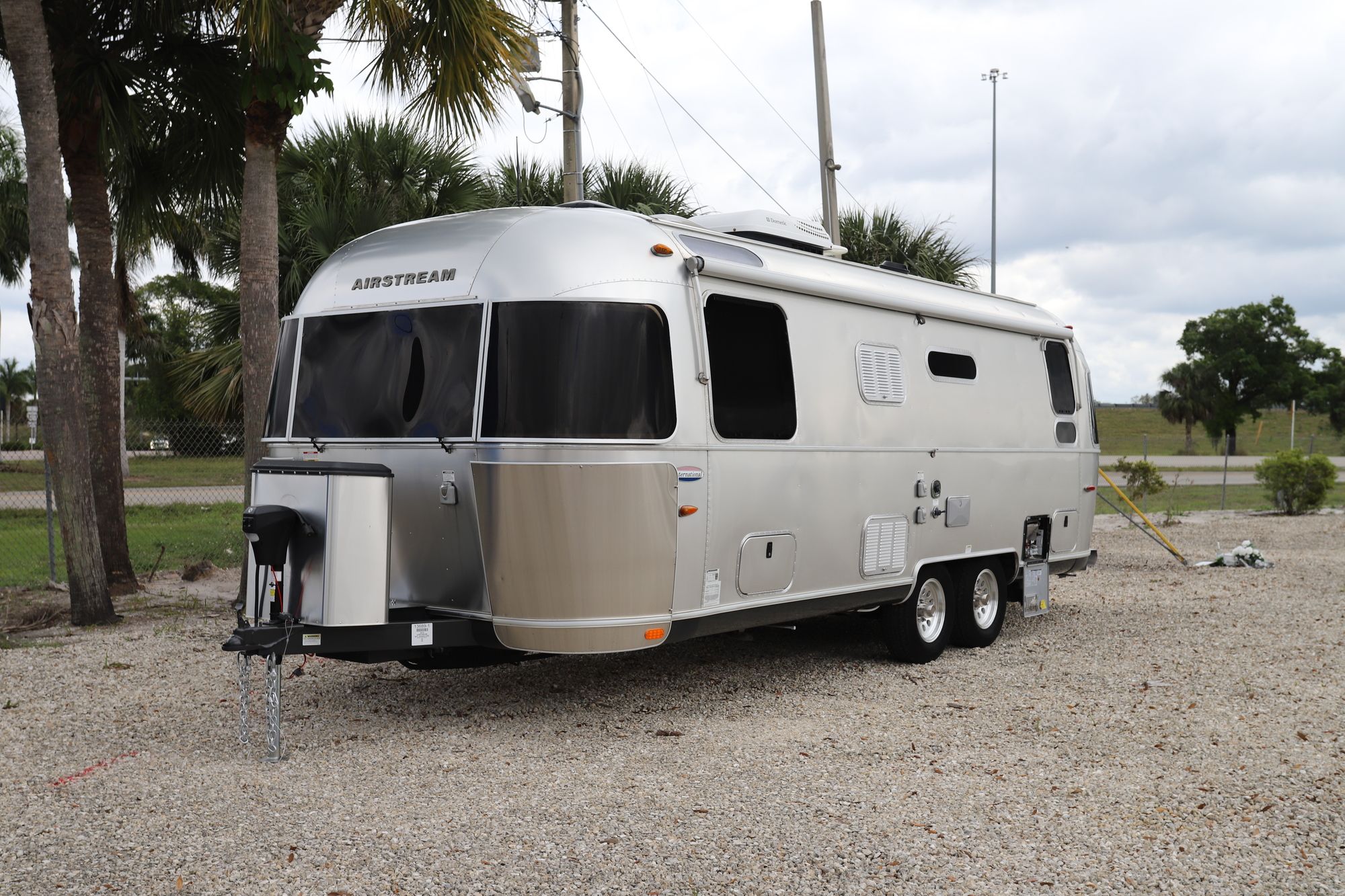 Used 2015 Airstream Intl Signature 25 Travel Trailer  For Sale