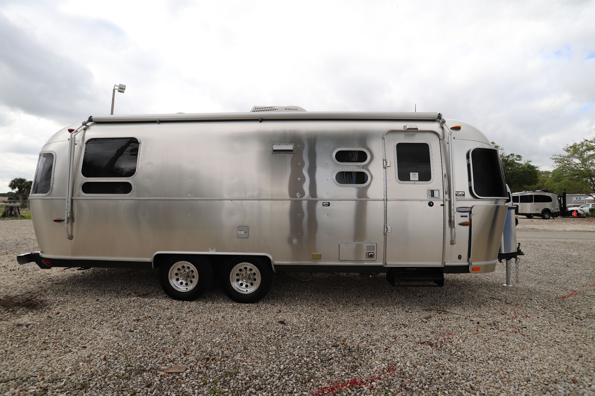 Used 2015 Airstream Intl Signature 25 Travel Trailer  For Sale