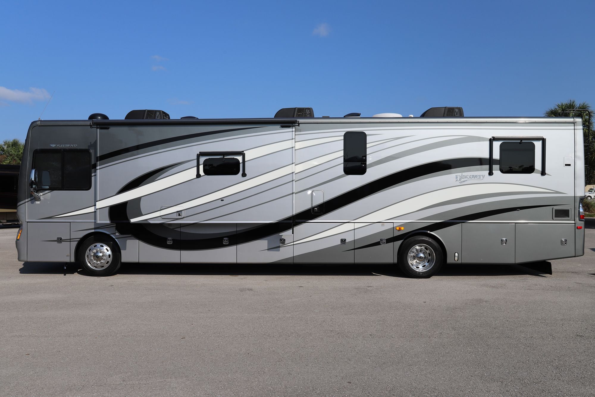 Used 2015 Fleetwood Discovery 40G Class A  For Sale