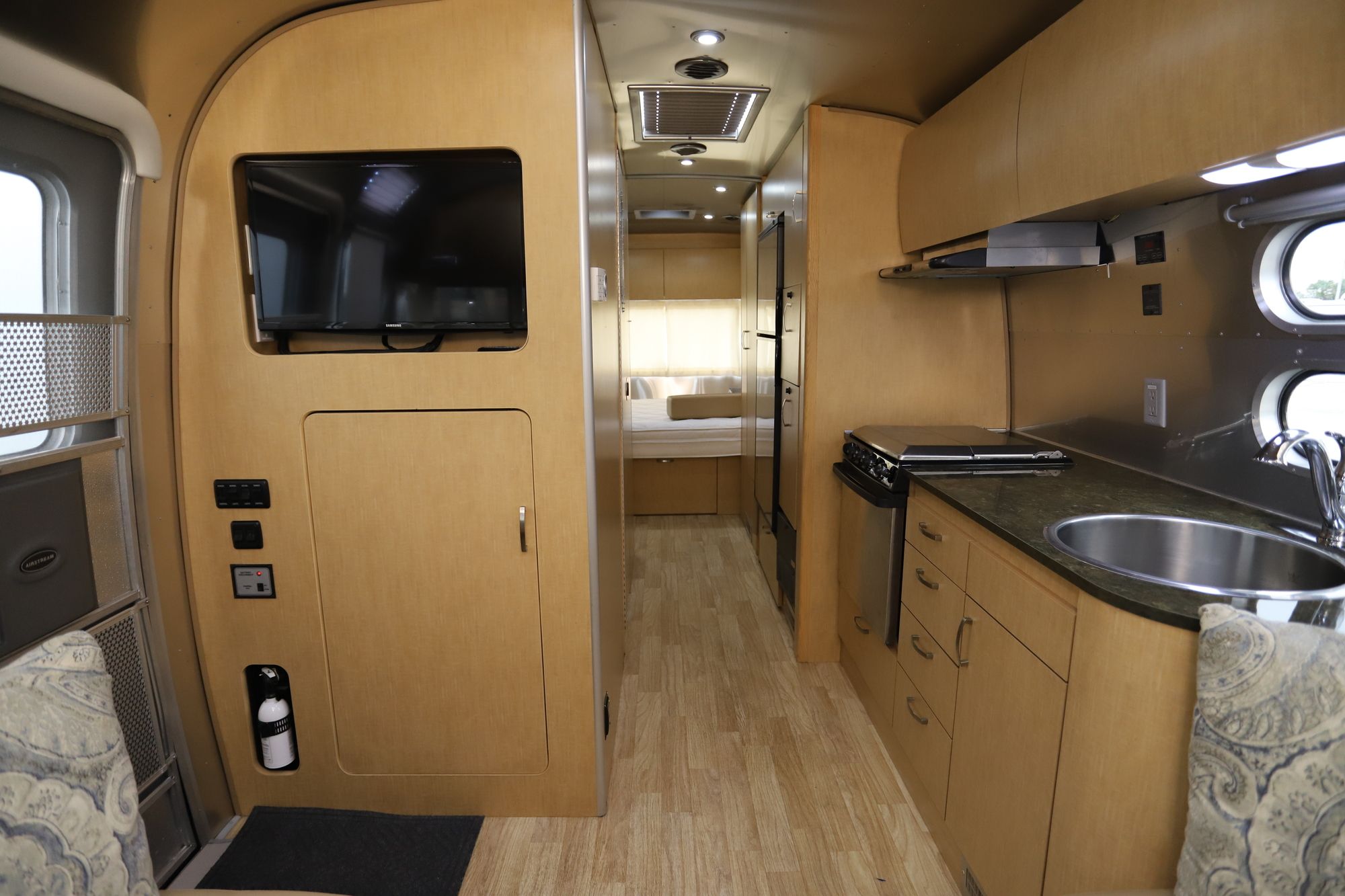 Used 2016 Airstream Flying Cloud 26U Travel Trailer  For Sale