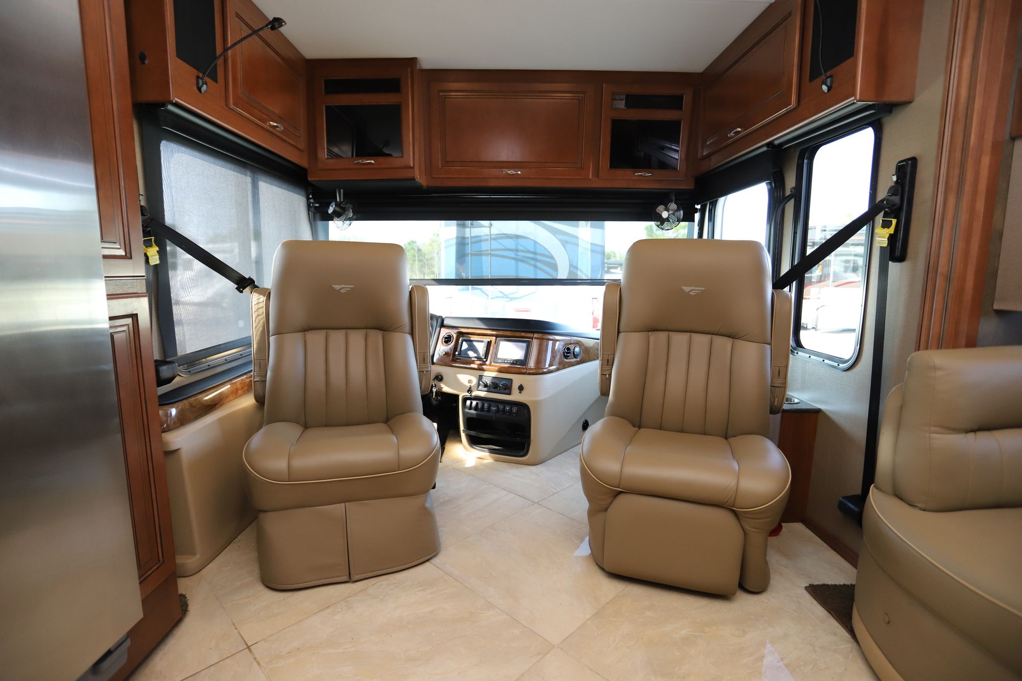 Used 2015 Fleetwood Discovery 40G Class A  For Sale