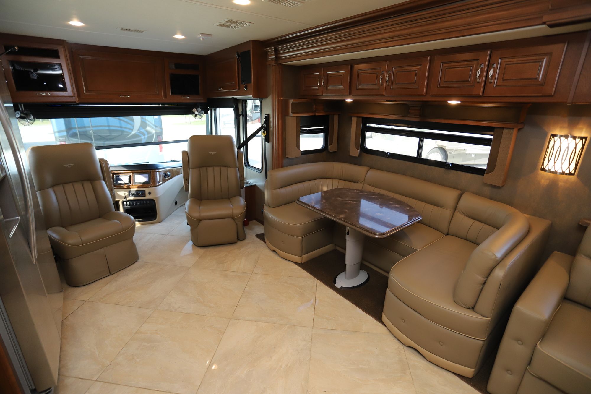 Used 2015 Fleetwood Discovery 40G Class A  For Sale
