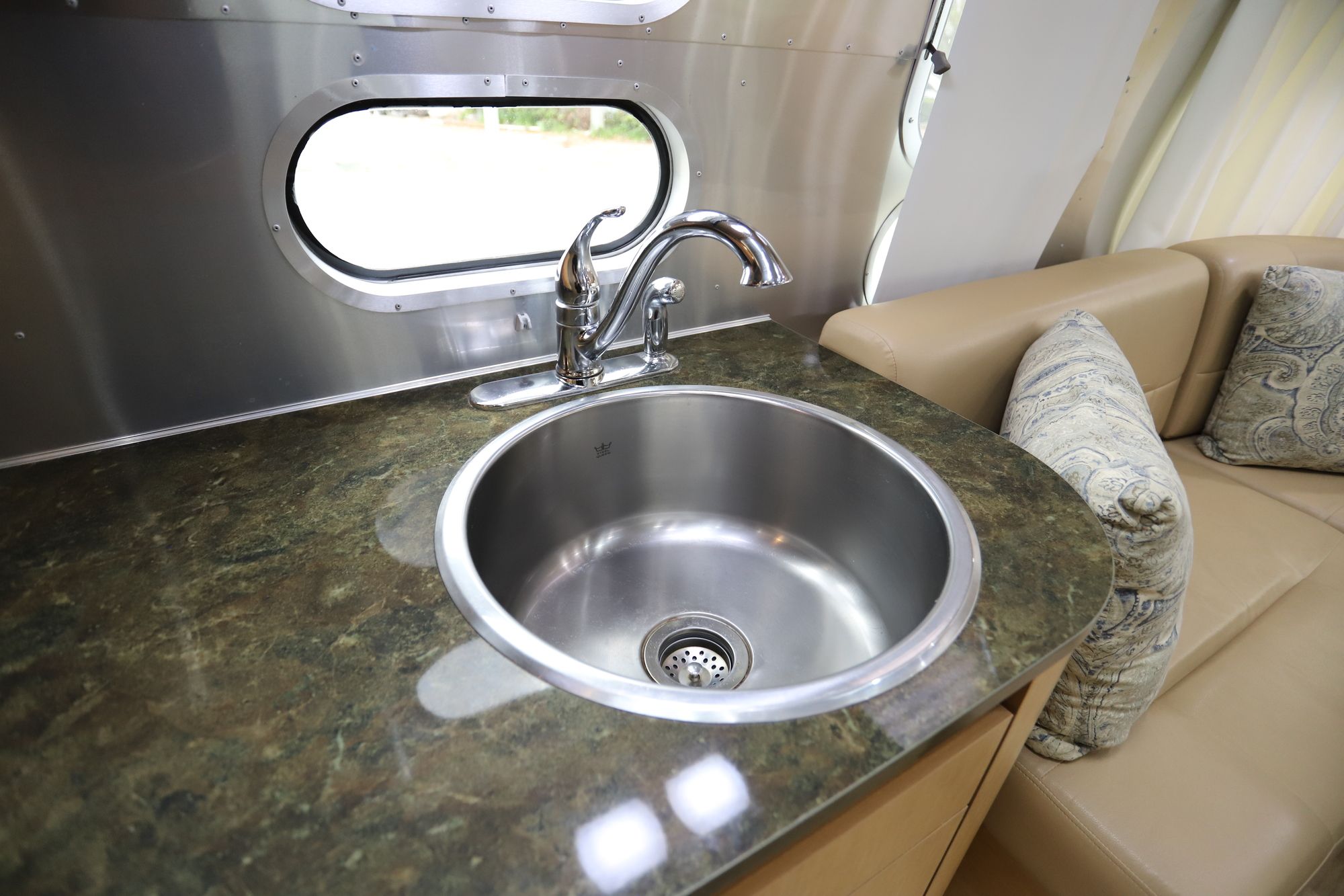 Used 2016 Airstream Flying Cloud 26U Travel Trailer  For Sale