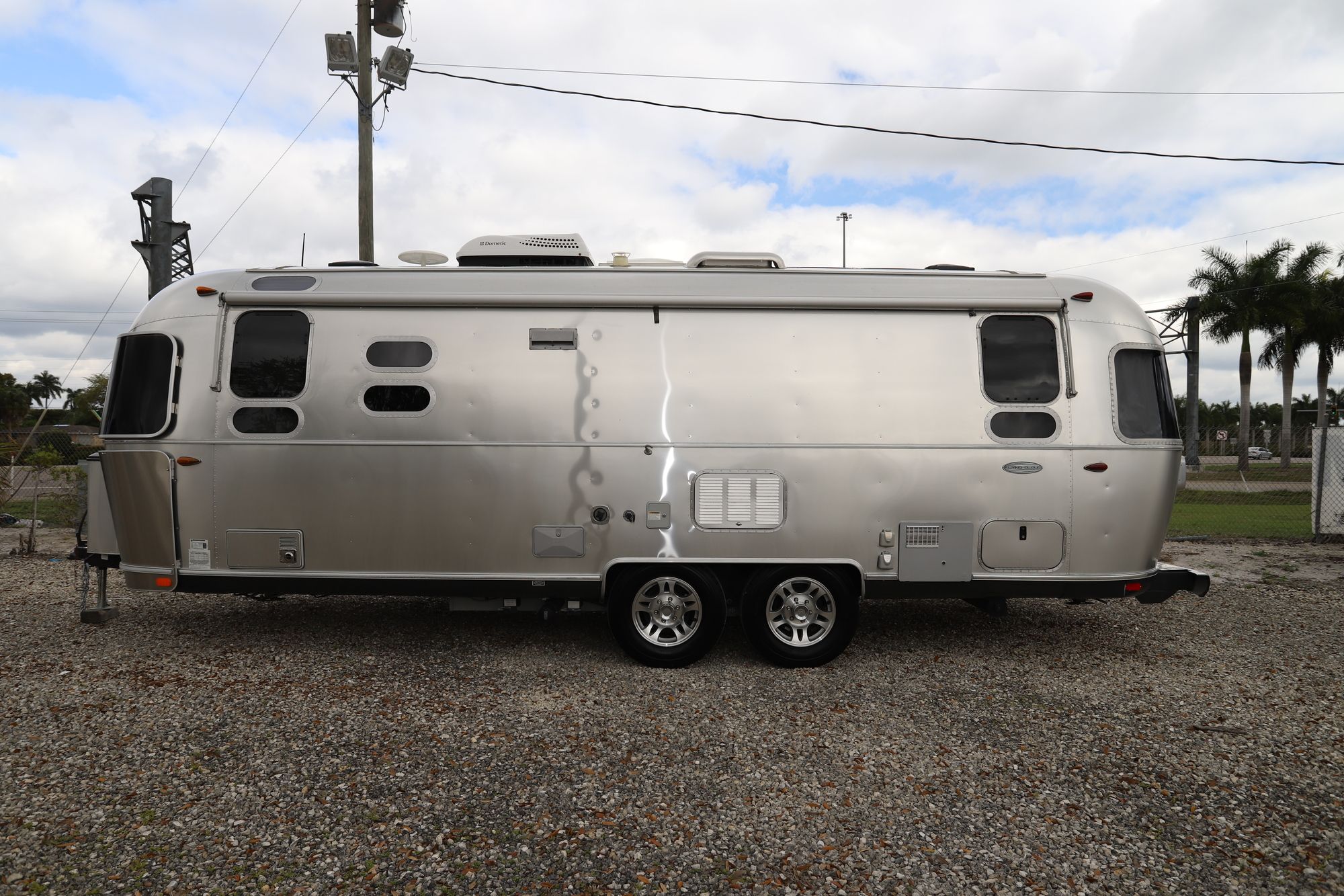 Used 2016 Airstream Flying Cloud 26U Travel Trailer  For Sale