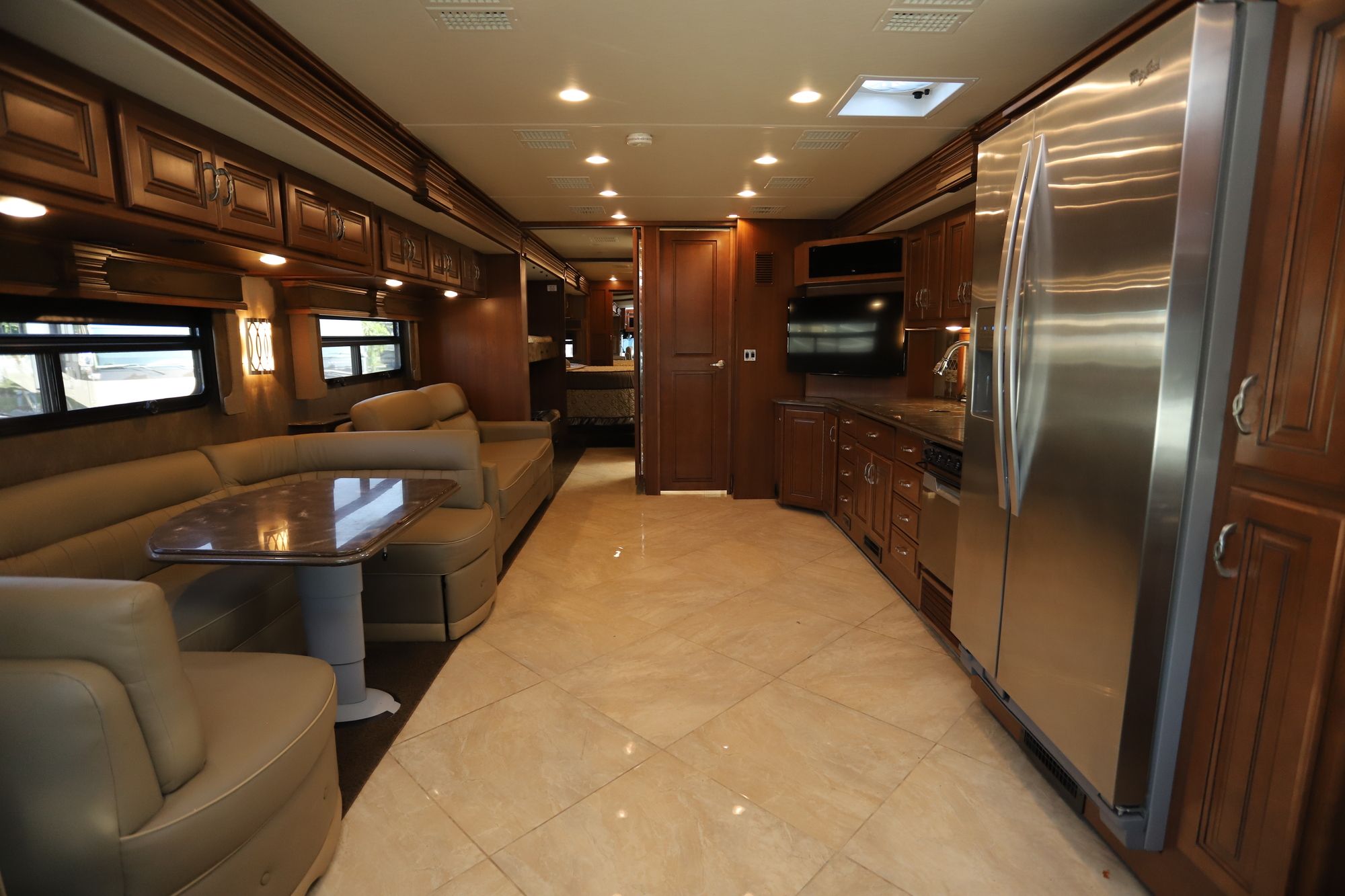 Used 2015 Fleetwood Discovery 40G Class A  For Sale