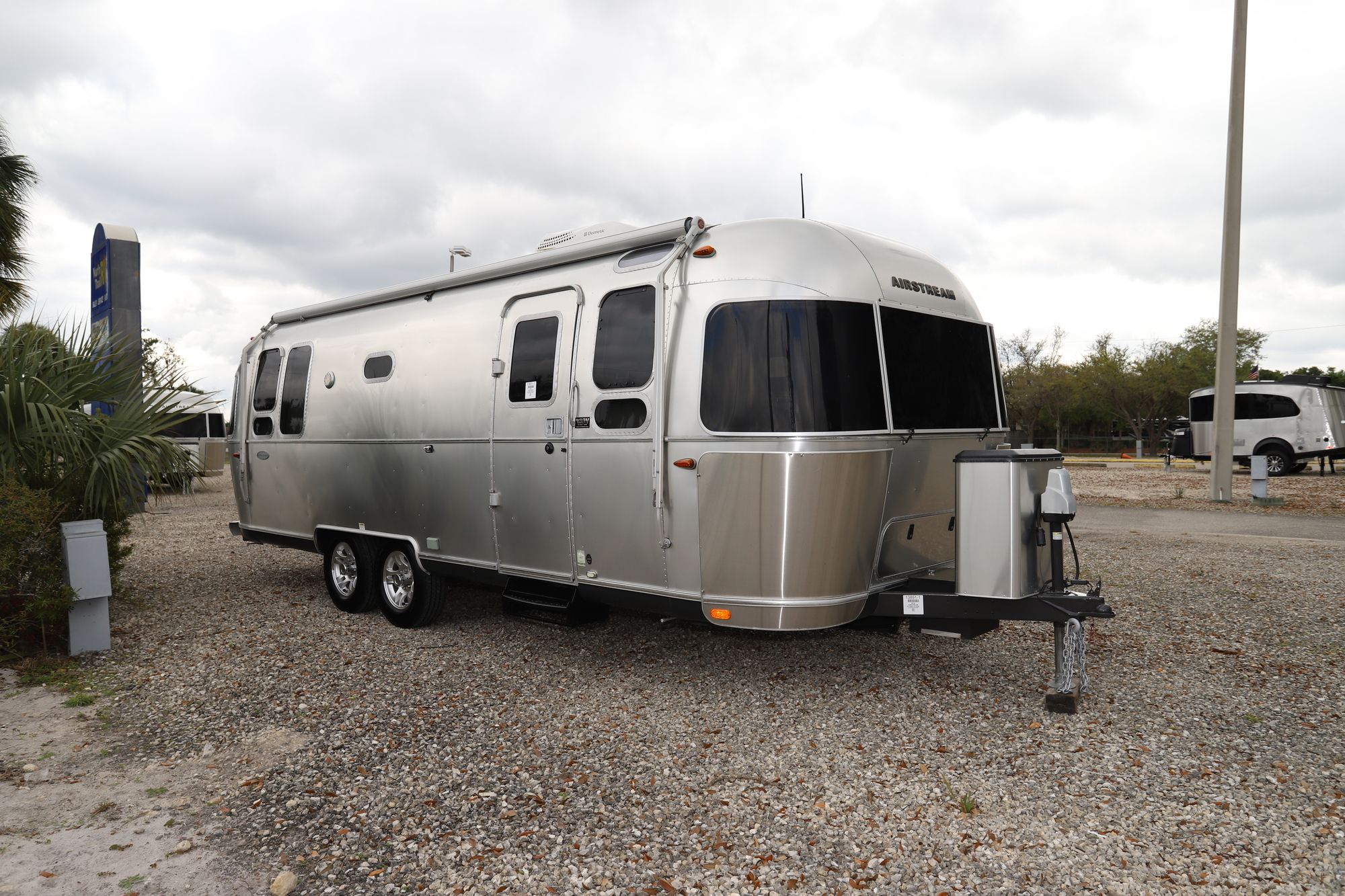 Used 2016 Airstream Flying Cloud 26U Travel Trailer  For Sale