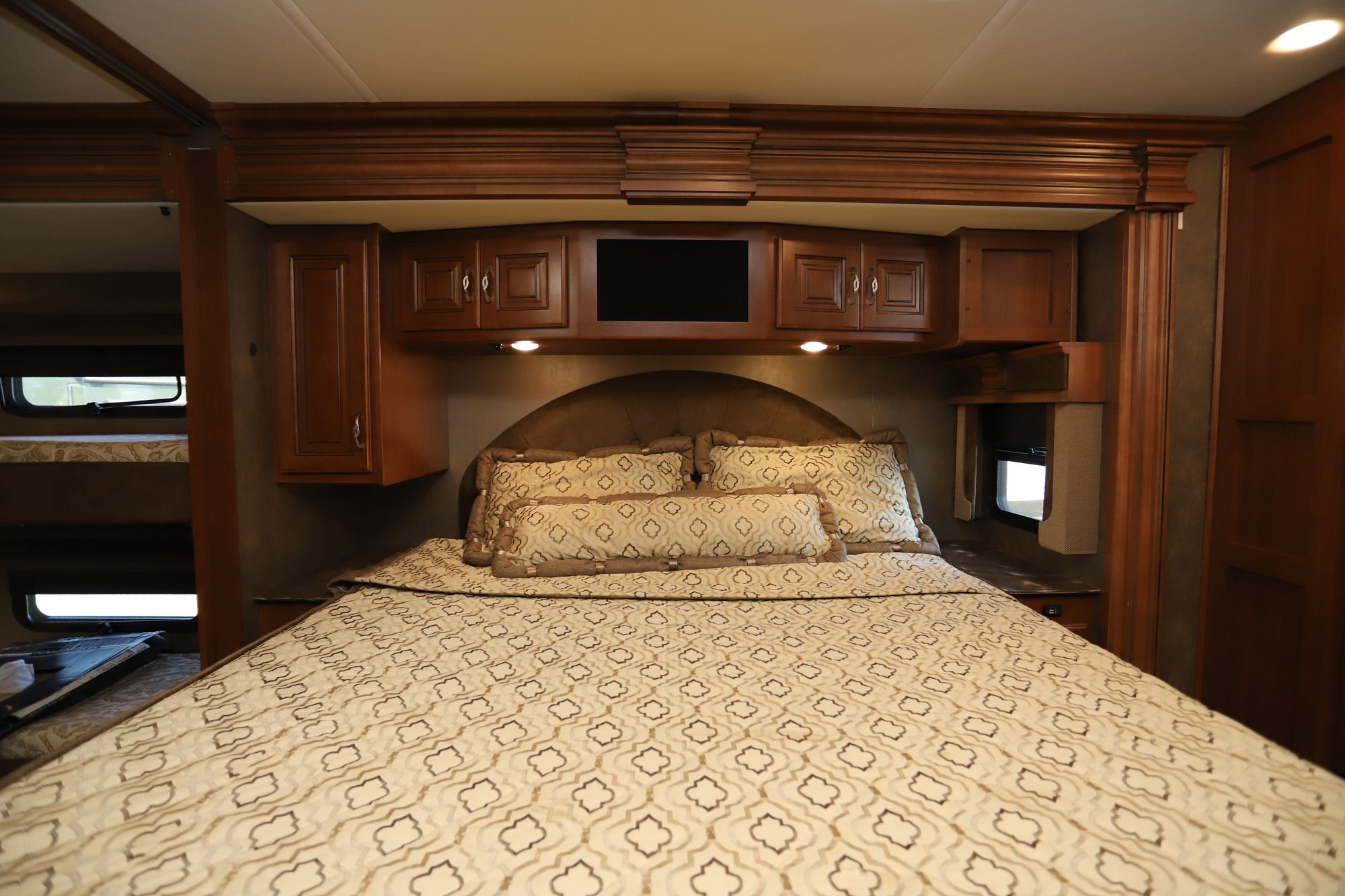 Used 2015 Fleetwood Discovery 40G Class A  For Sale