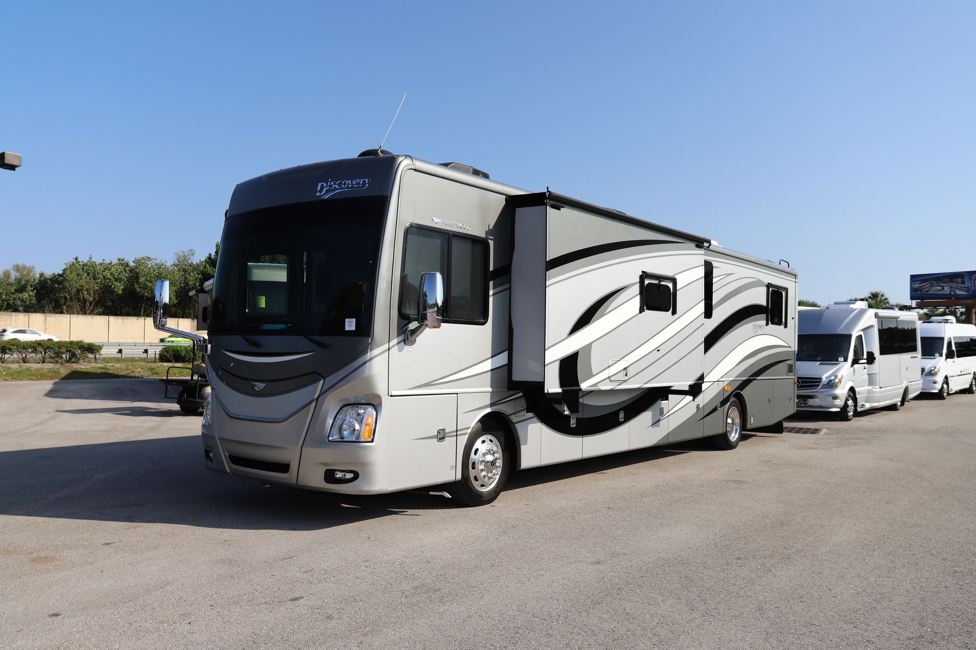 Used 2015 Fleetwood Discovery 40G Class A  For Sale