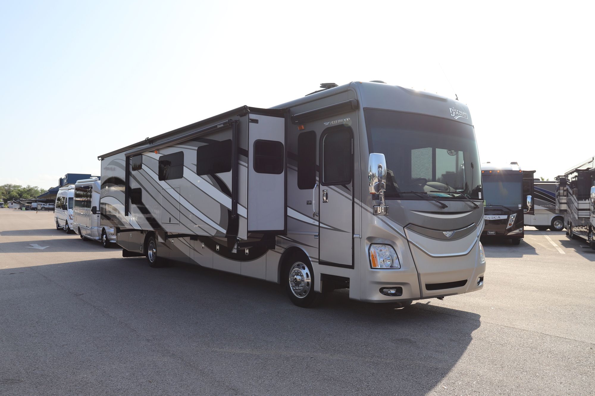 Used 2015 Fleetwood Discovery 40G Class A  For Sale