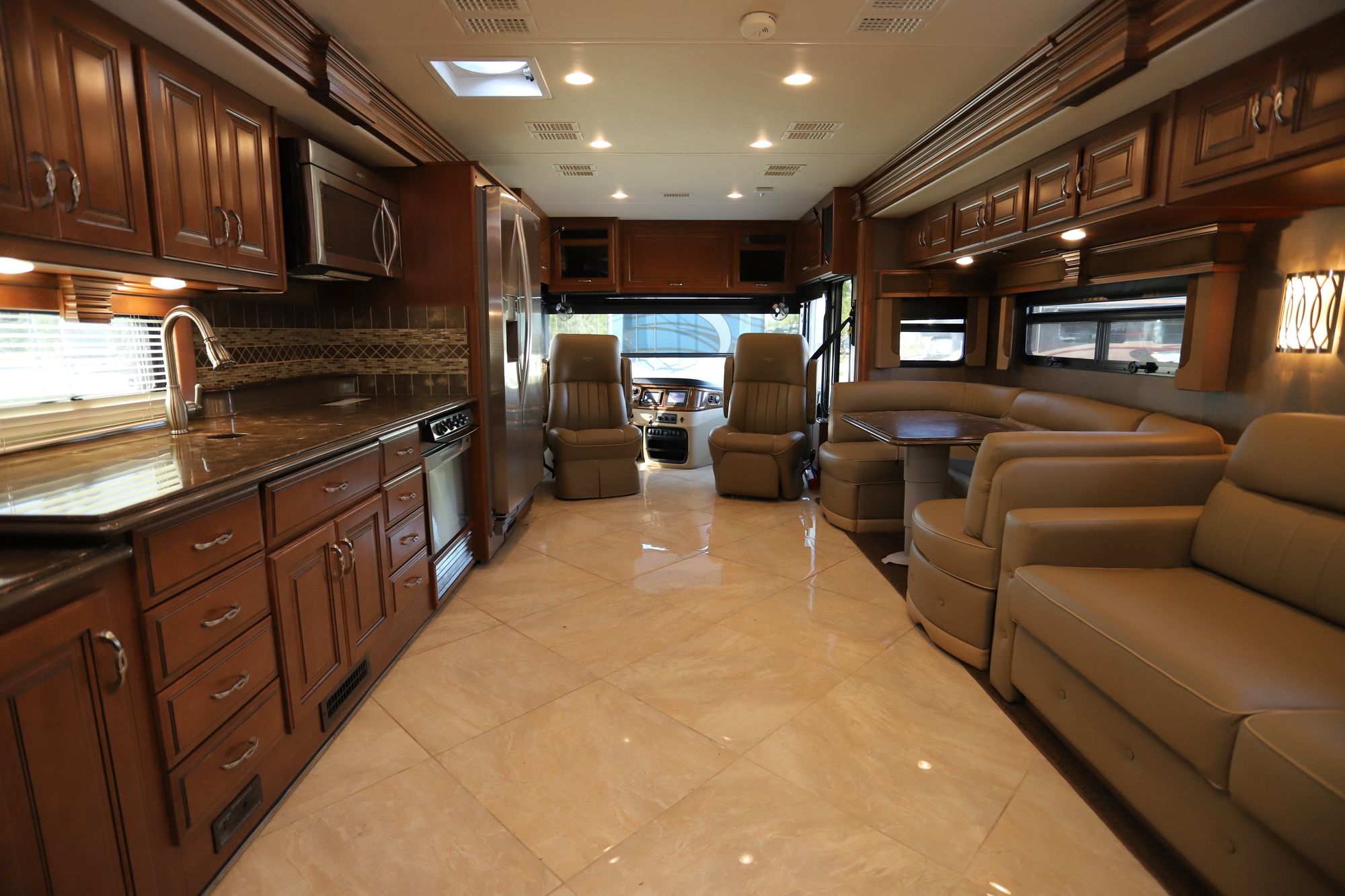 Used 2015 Fleetwood Discovery 40G Class A  For Sale