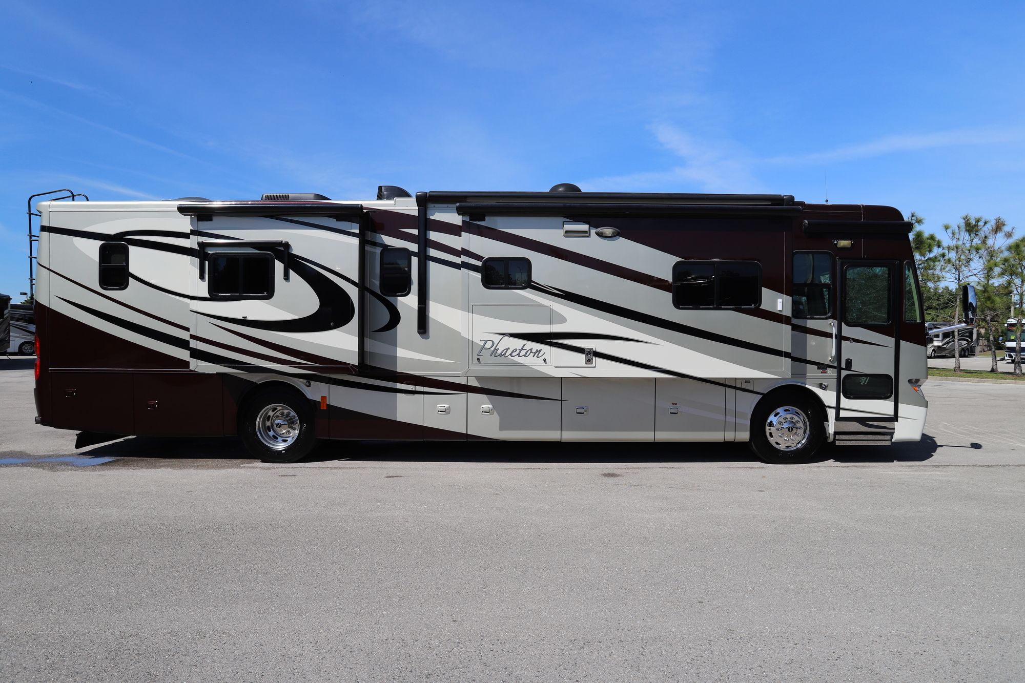 Used 2012 Tiffin Motor Homes Phaeton 40QBH Class A  For Sale